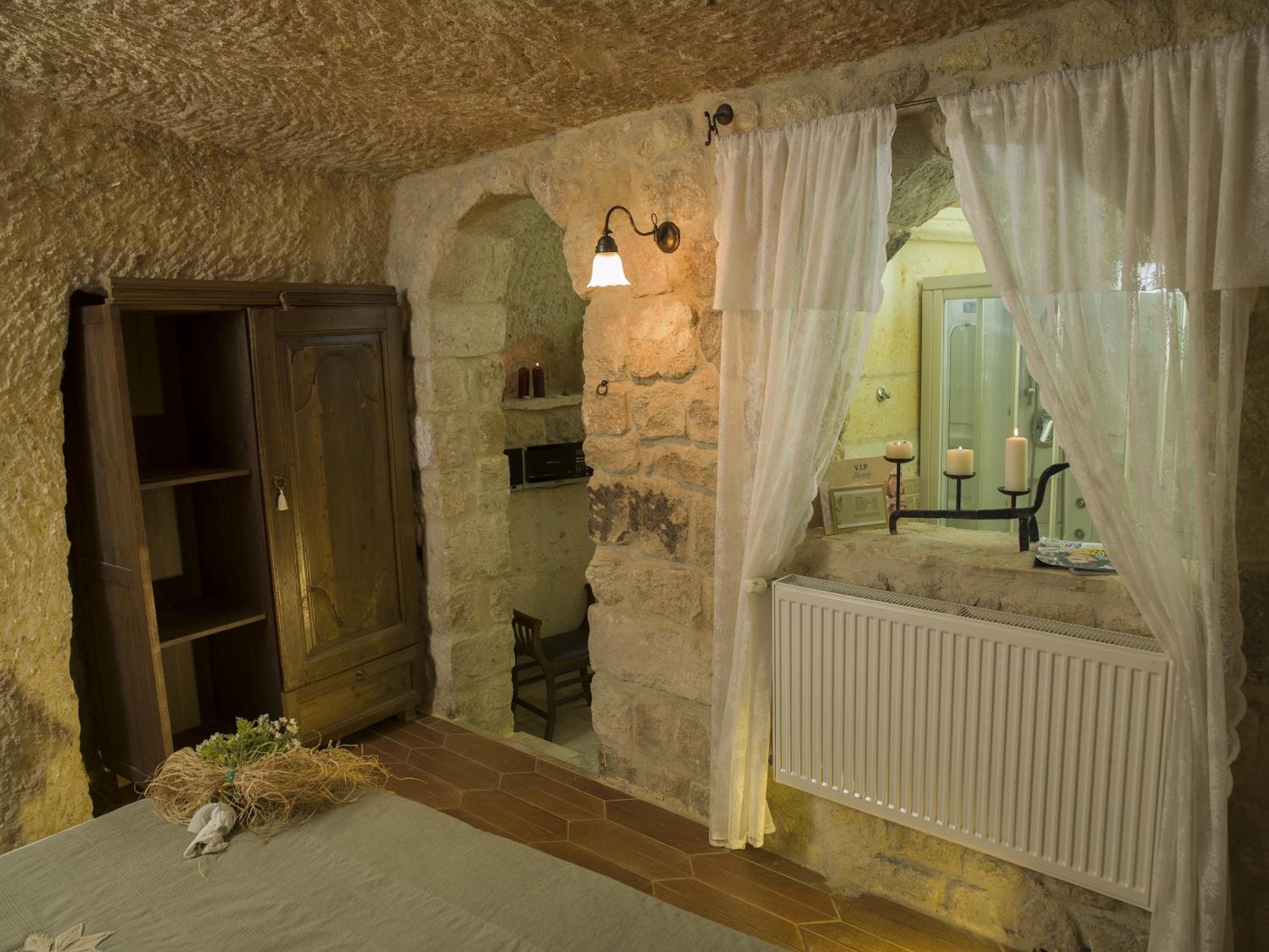 Deluxe Room - Photo 27