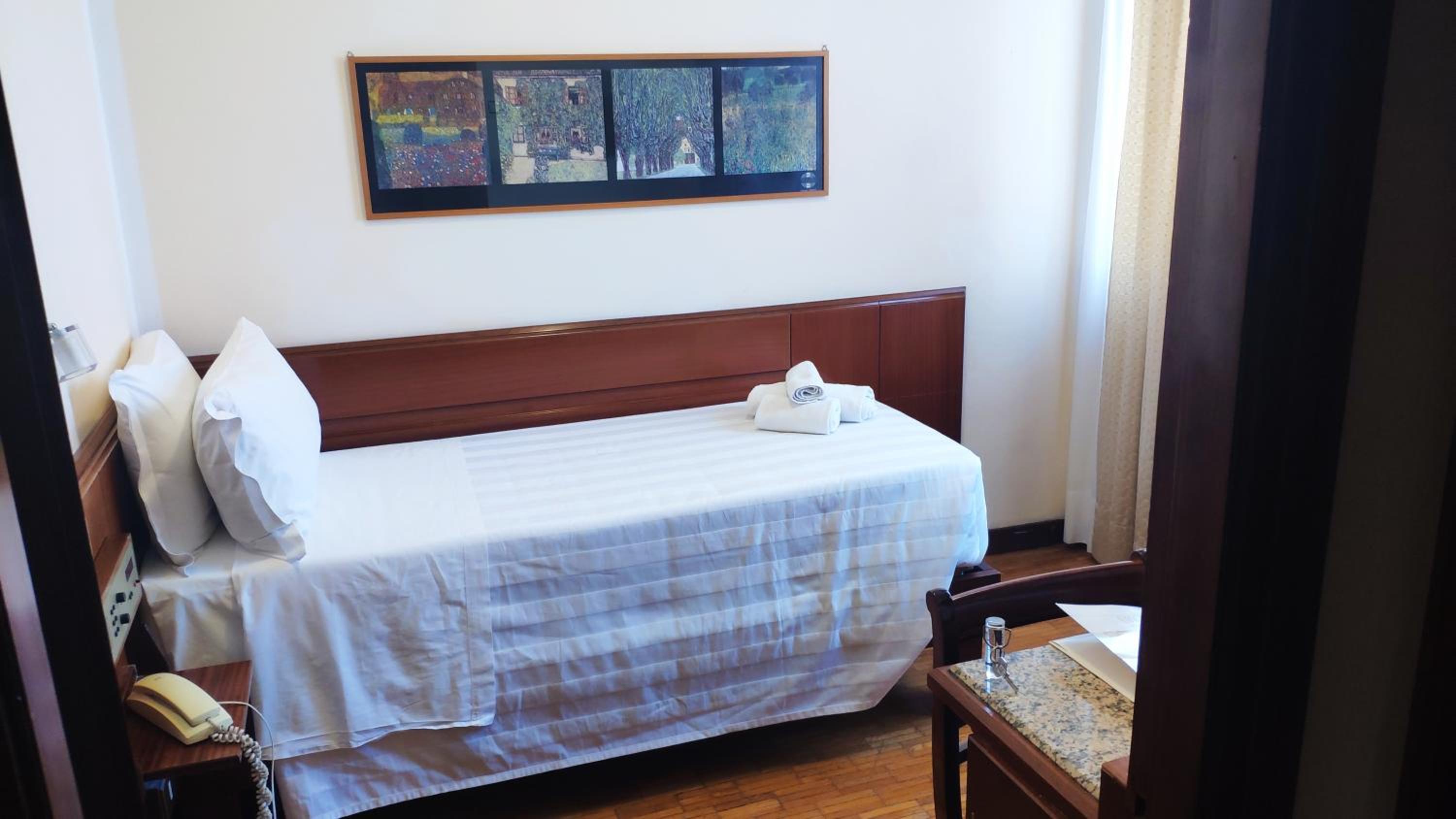 Single Room photo 3