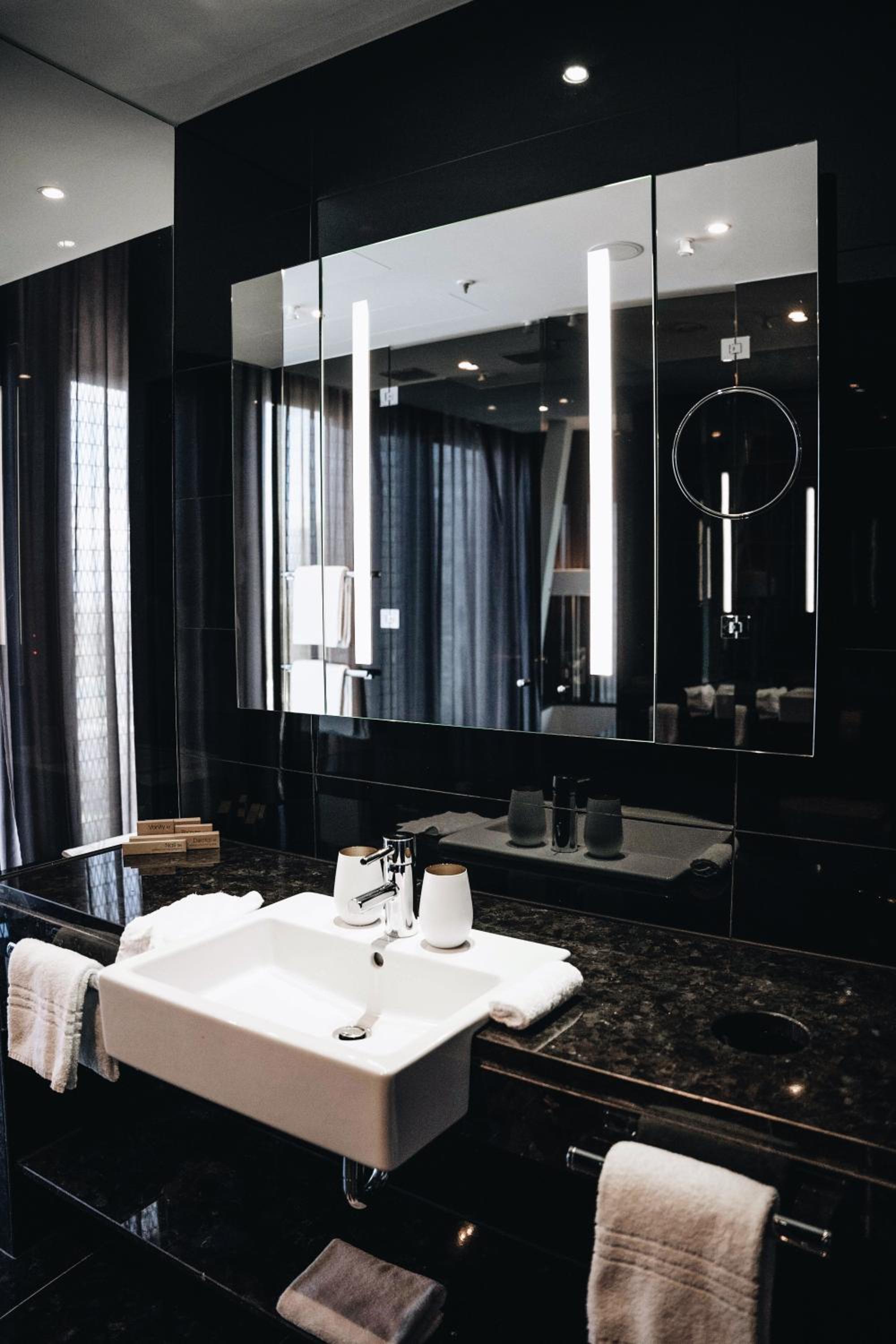 The Level Premium Room with Executive Lounge Access photo 2
