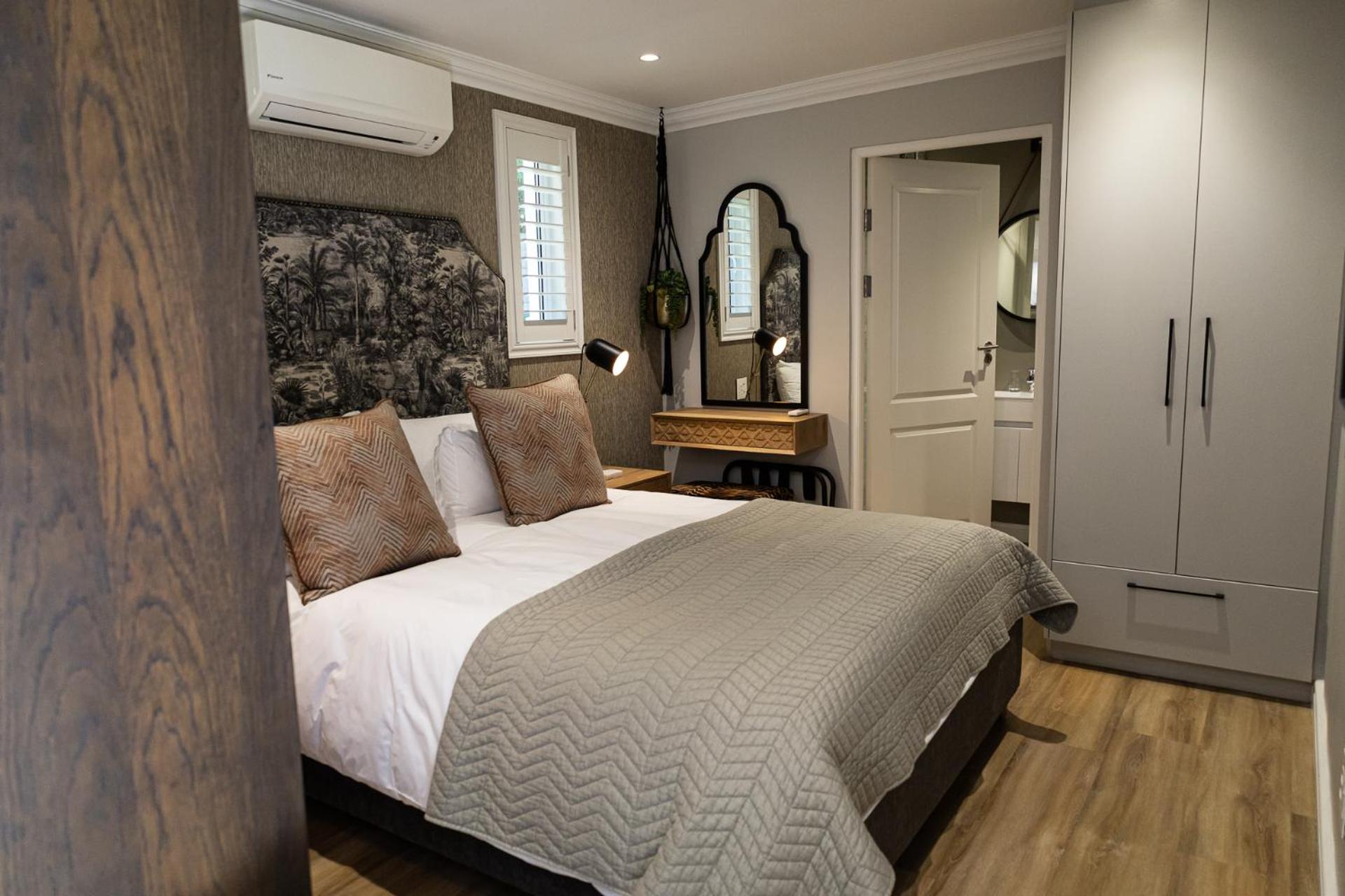 Deluxe Queen Room - Photo 1