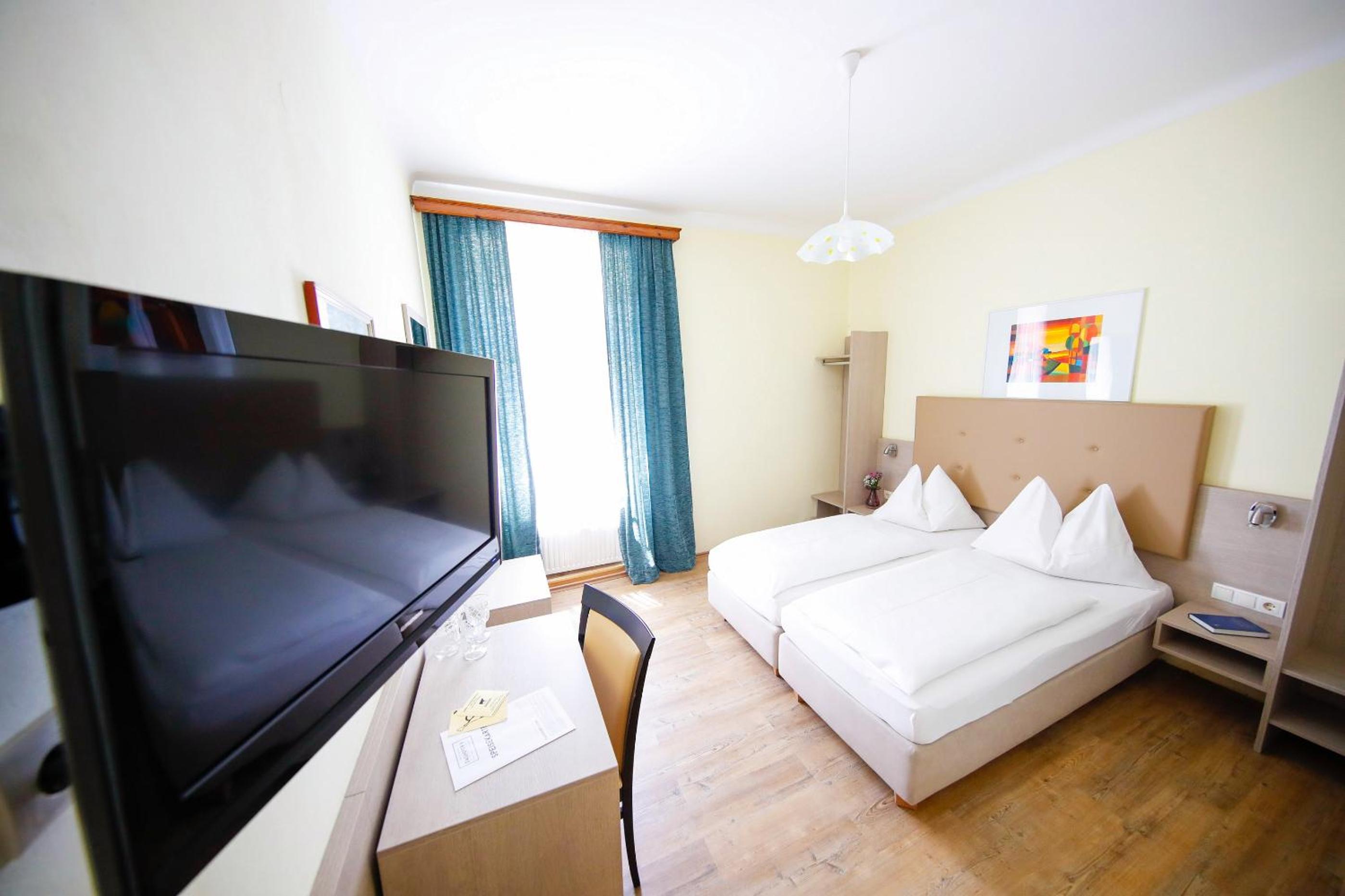 Budget Double Room with Street View photo 1