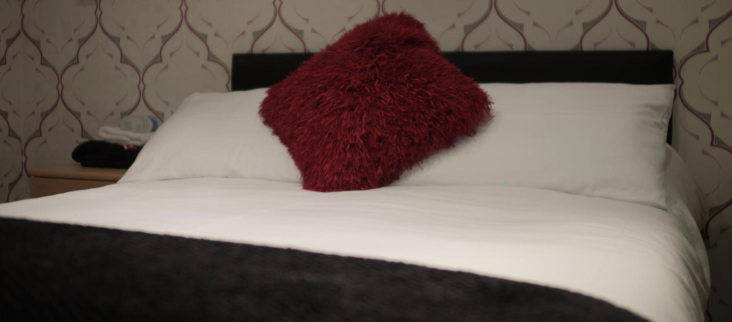 Large Double Room - Photo 1