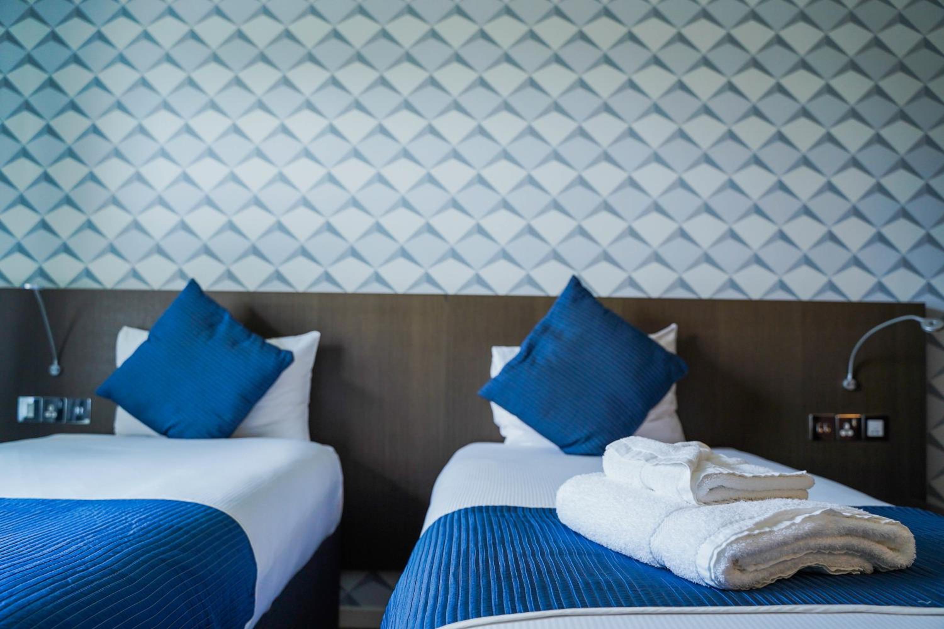 Club Twin Room - Photo 4