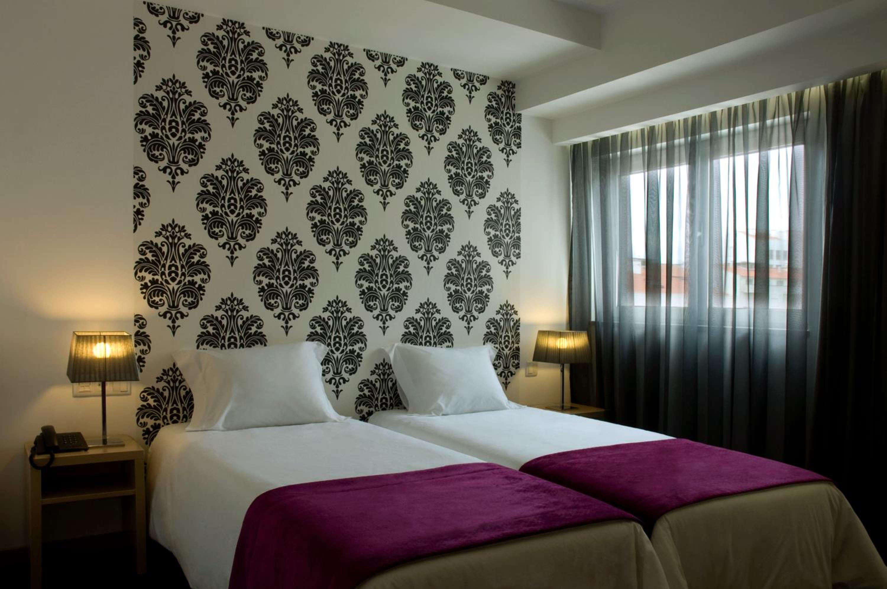 Single Room thumbnail 5