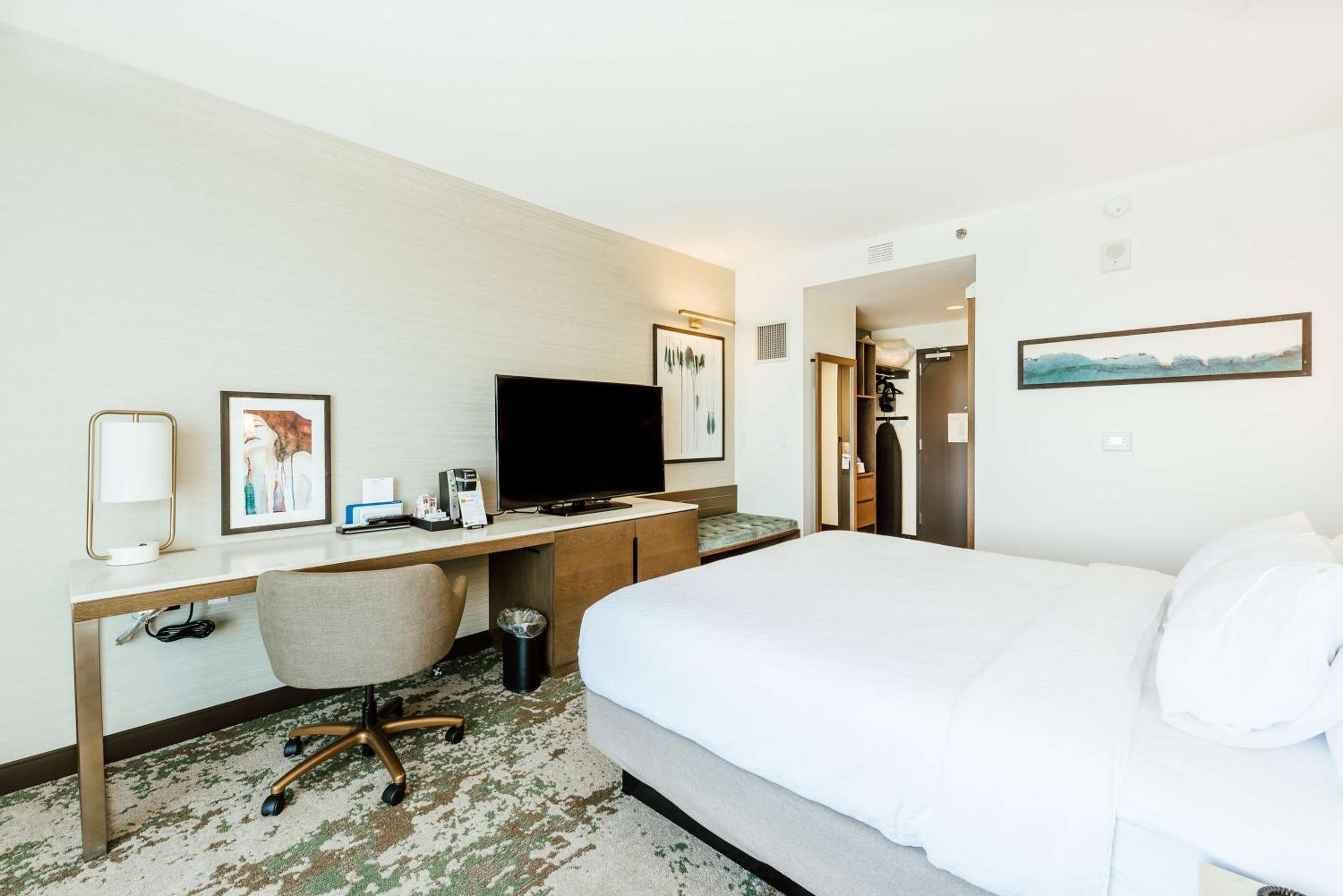 Premium King Room