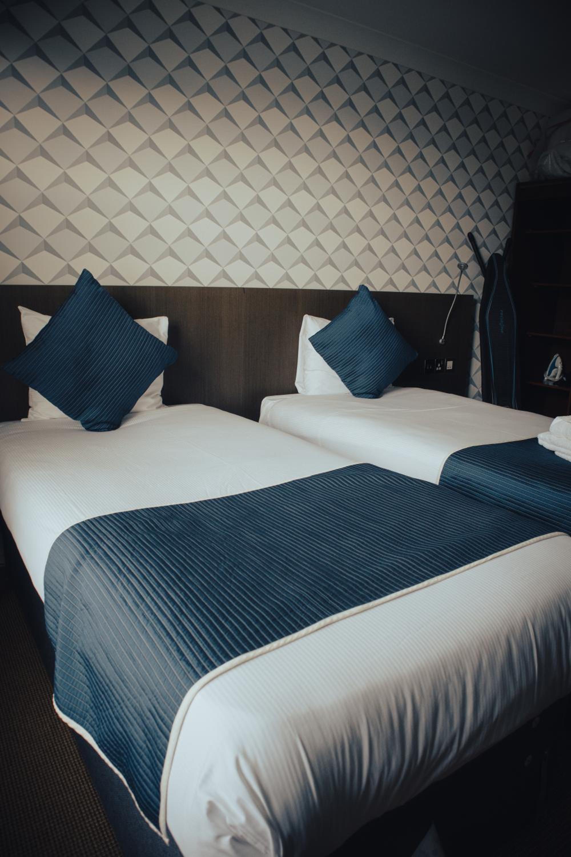 Club Twin Room - Photo 6