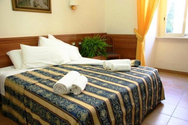 Standard Triple Room - Photo 3
