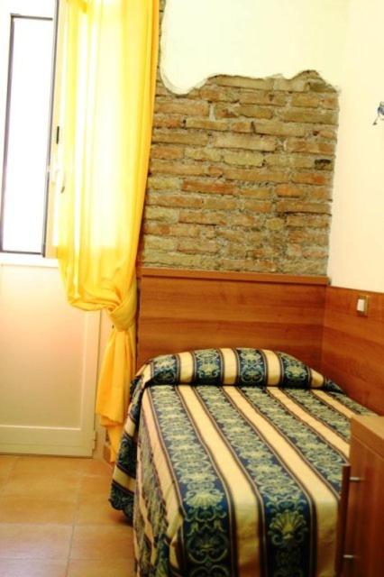 Standard Triple Room - Photo 2