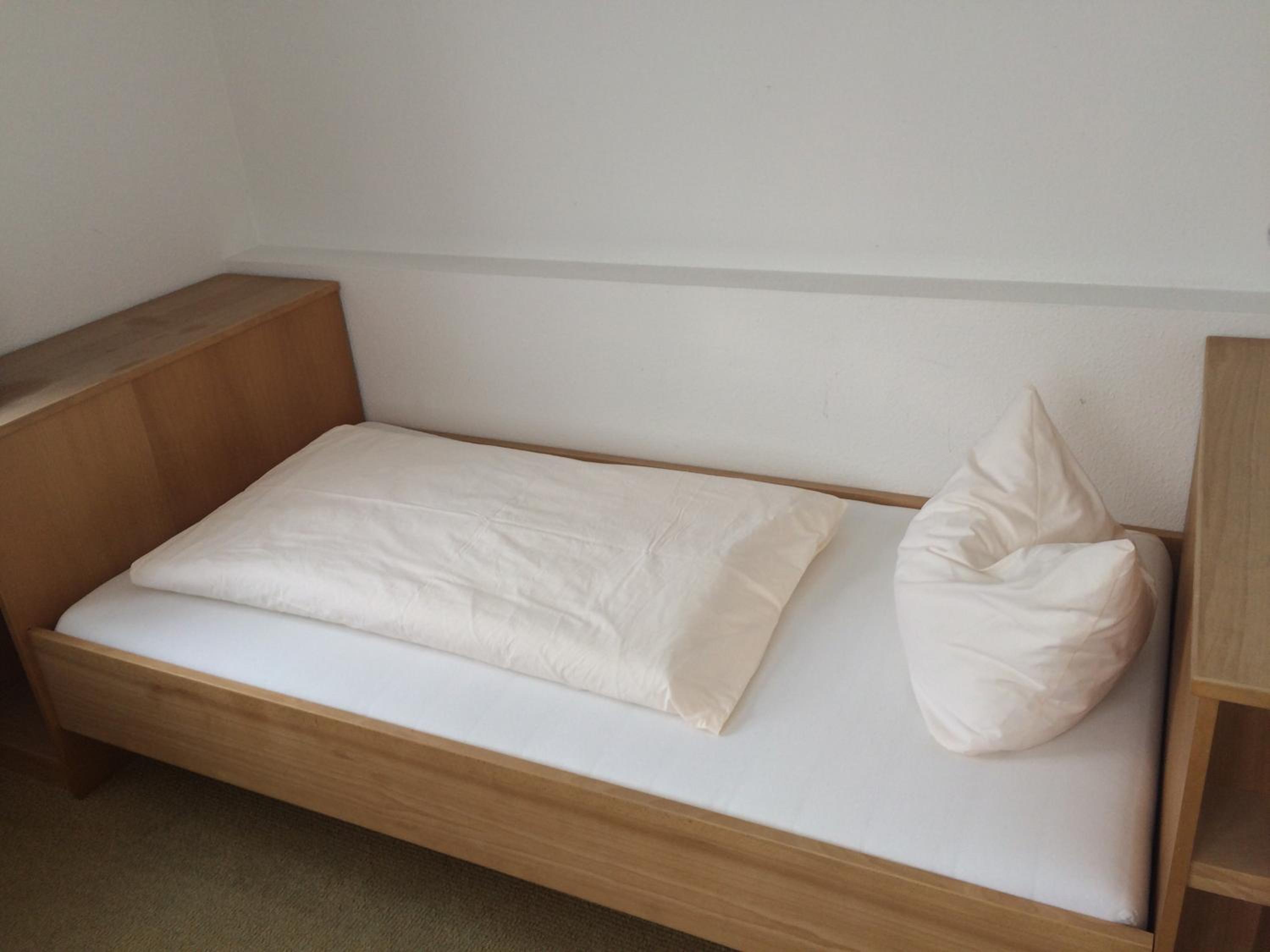 Single Room with Bathroom photo 2