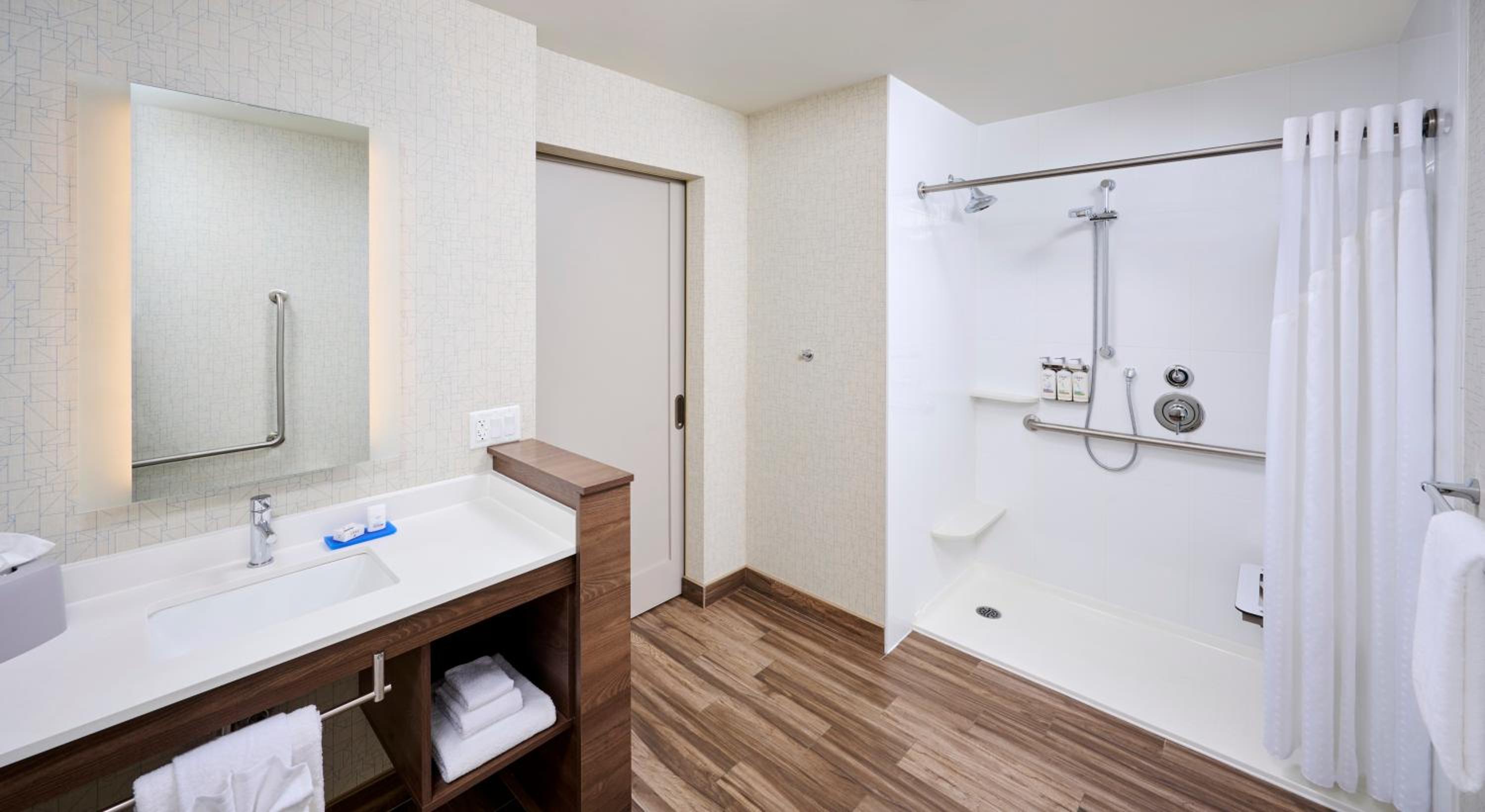 Standard King Room with Mobility Accessible Roll-In Shower photo 2