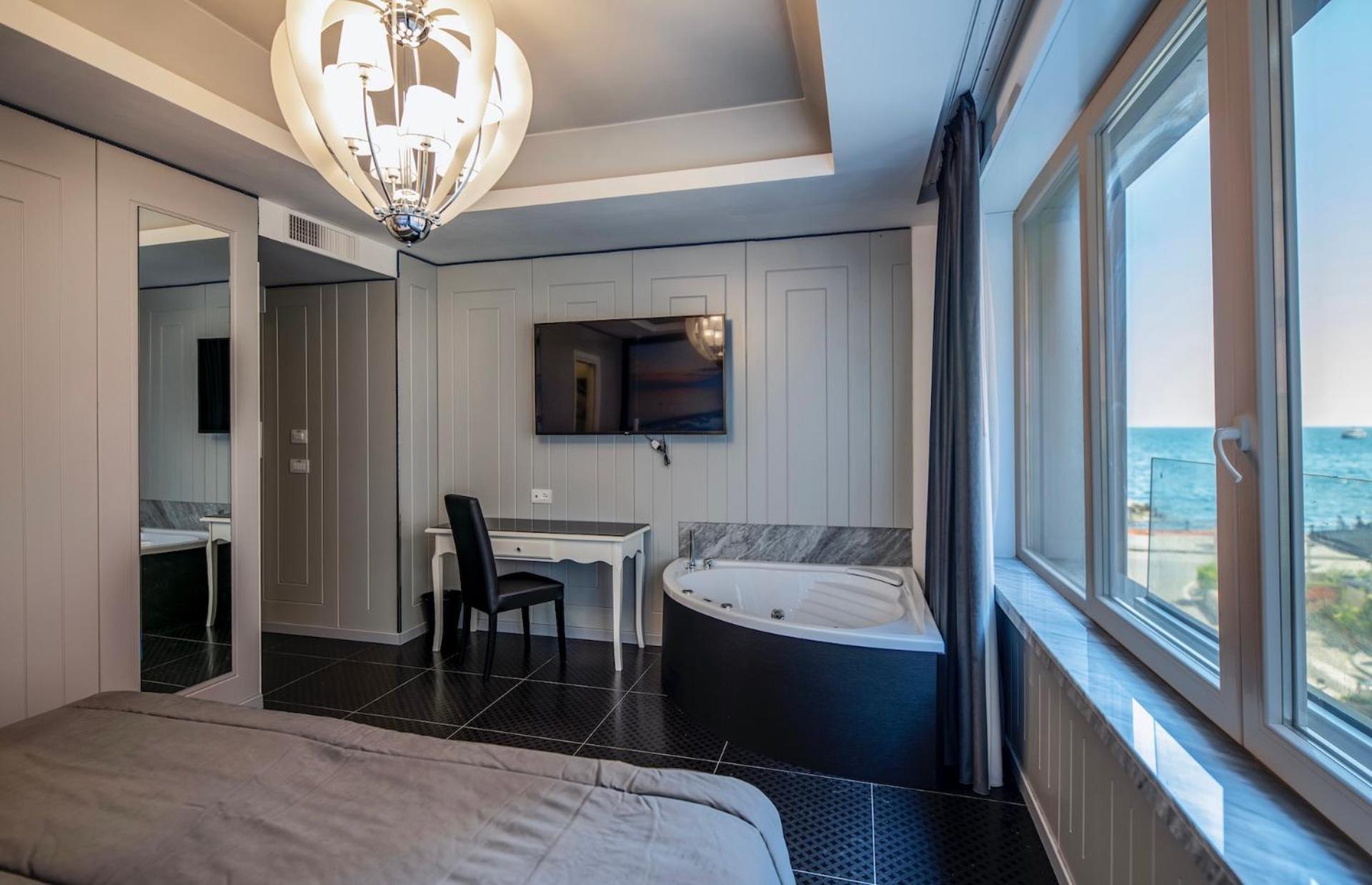 Deluxe Double or Twin Room with Spa Bath photo 1