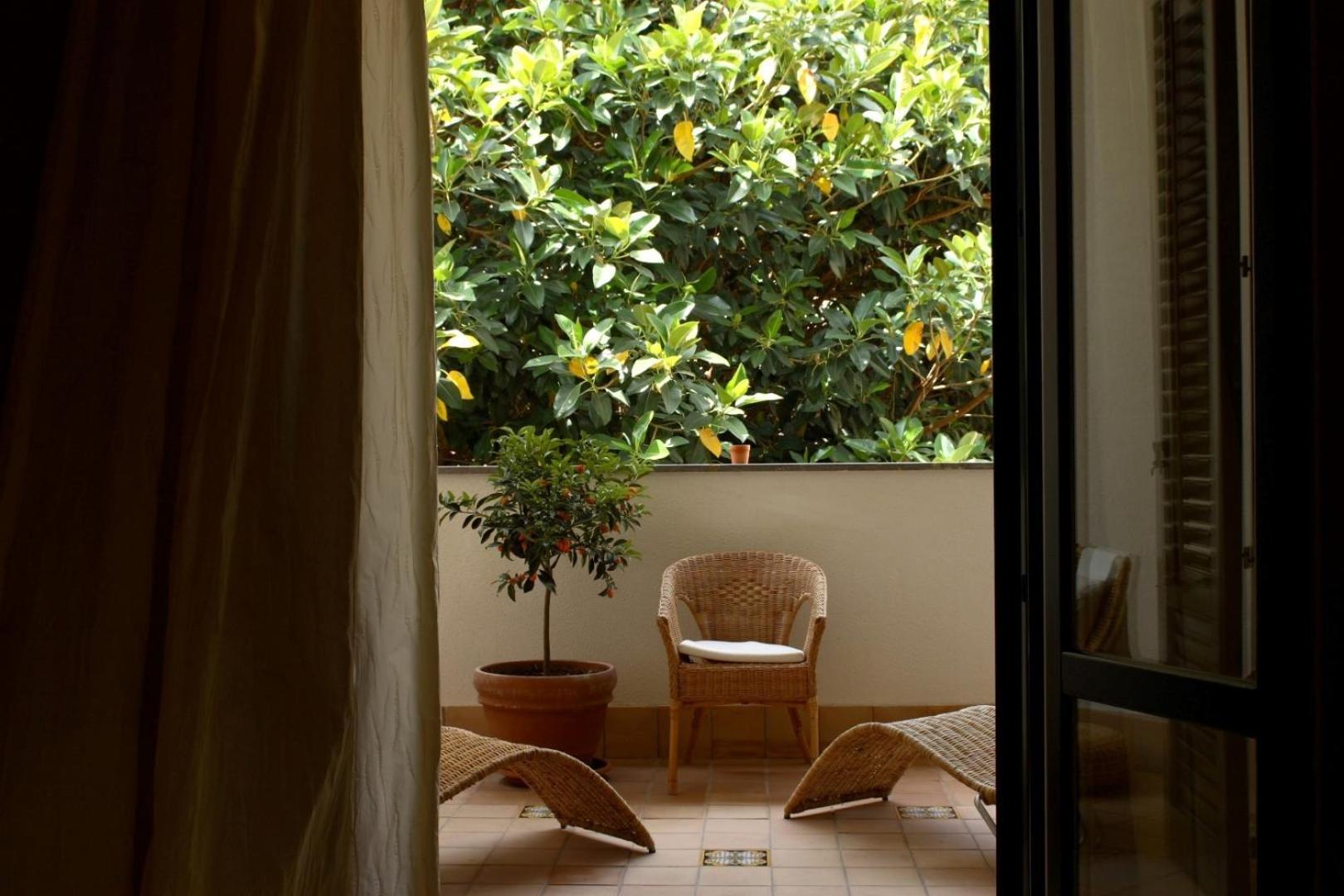 Deluxe Double Room - Photo 17