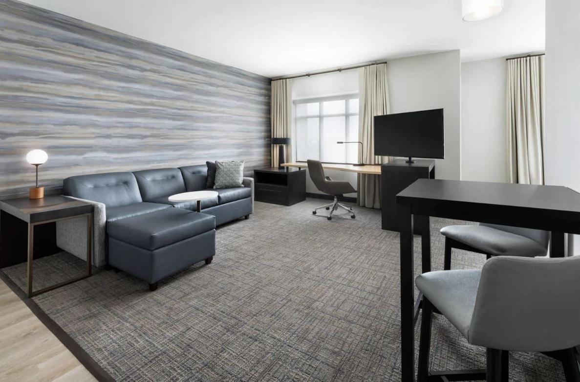 One-Bedroom King Suite with Sofa Bed  - Photo 11