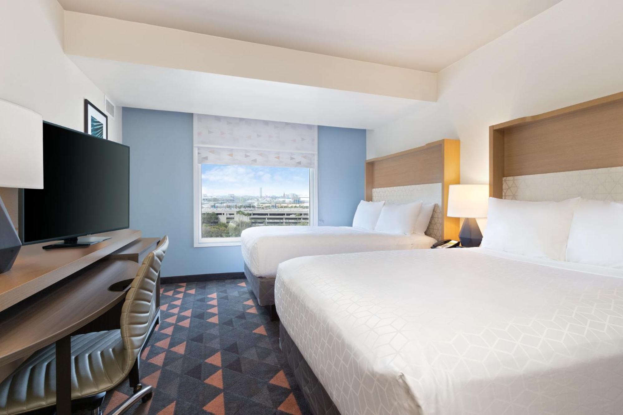 Queen Room with Two Queen Beds - Mobility Access Tub/Non-Smoking
