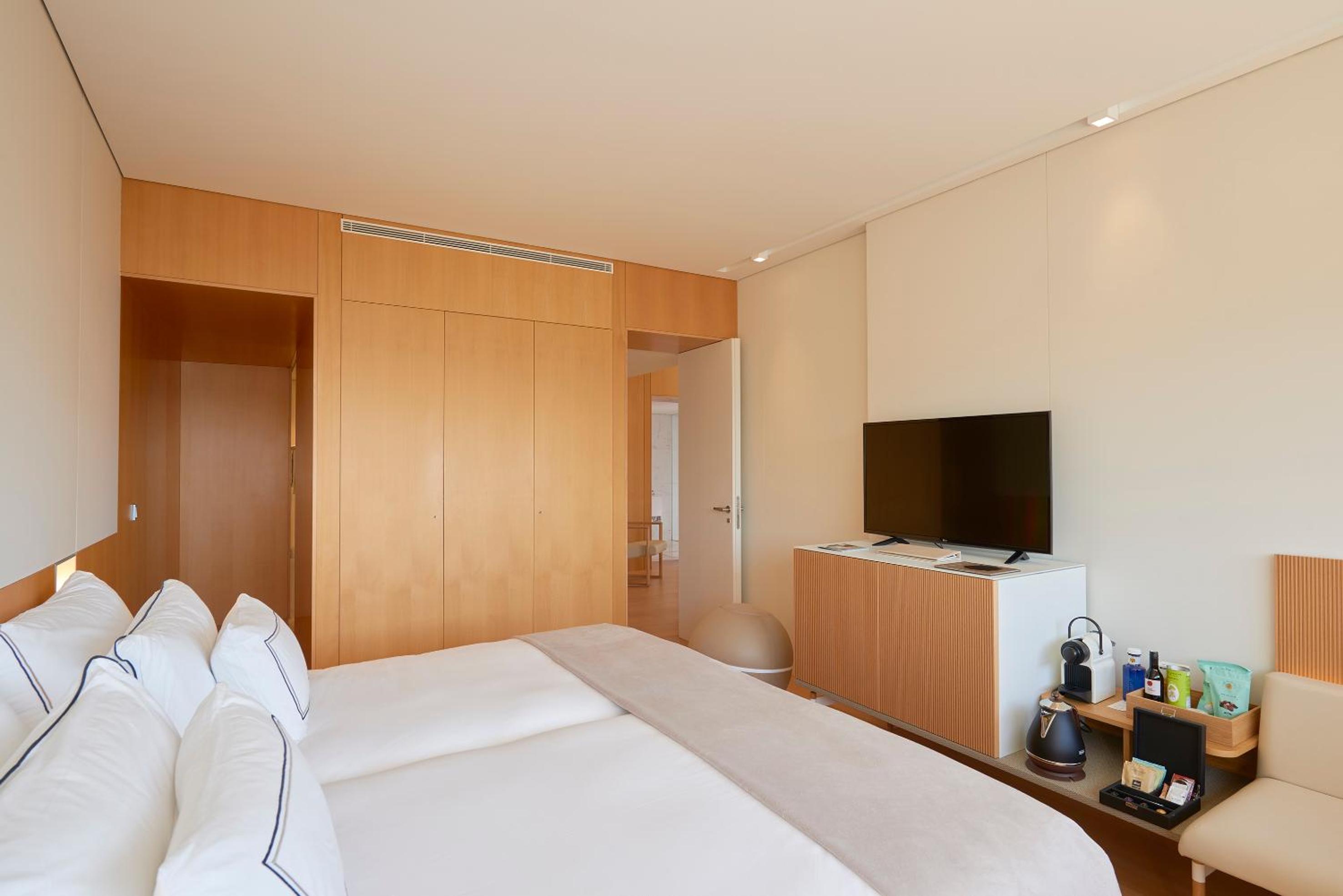 Two-Bedroom Suite - The Level thumbnail 6