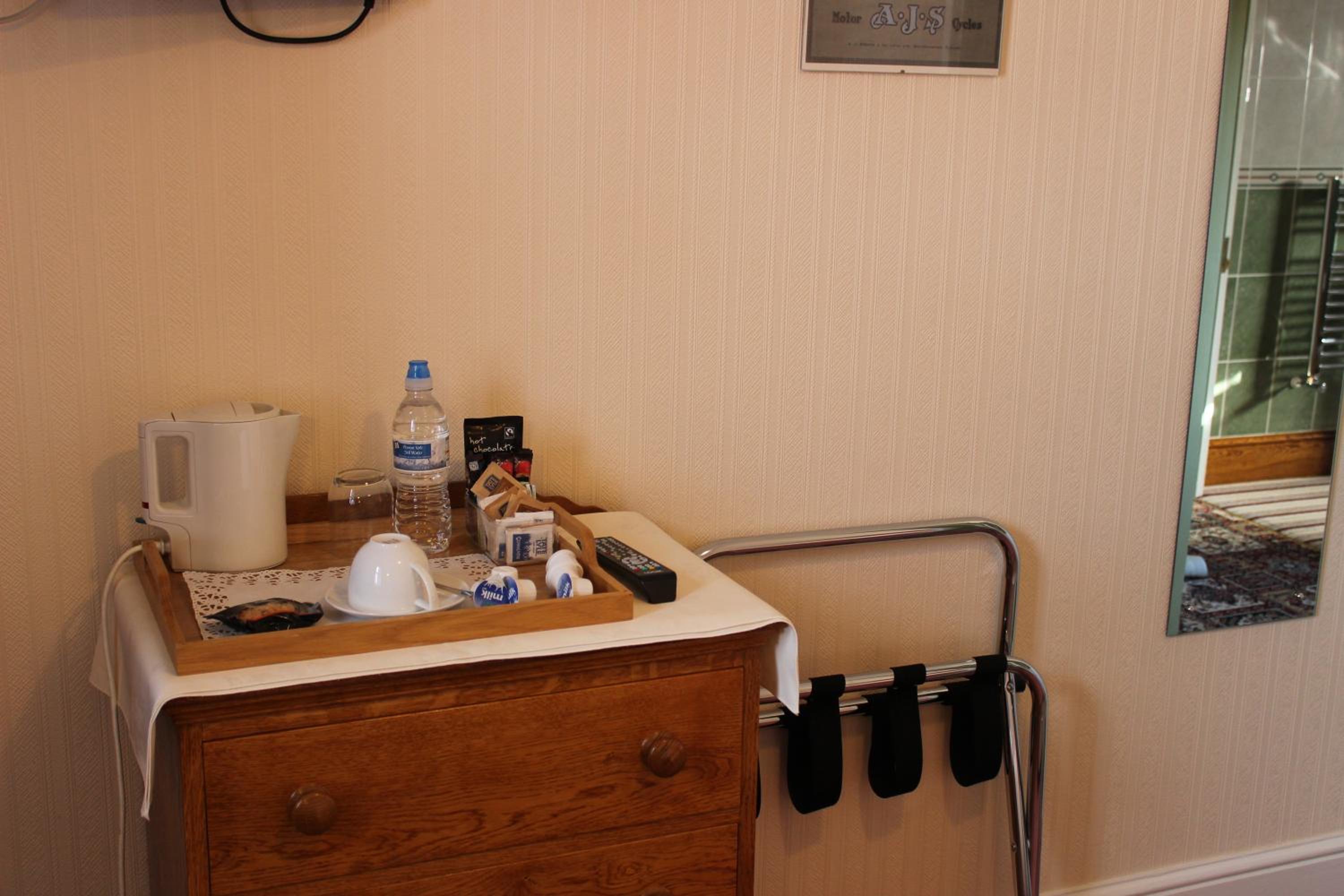 Single Room with Shared Shower and Toilet photo 3