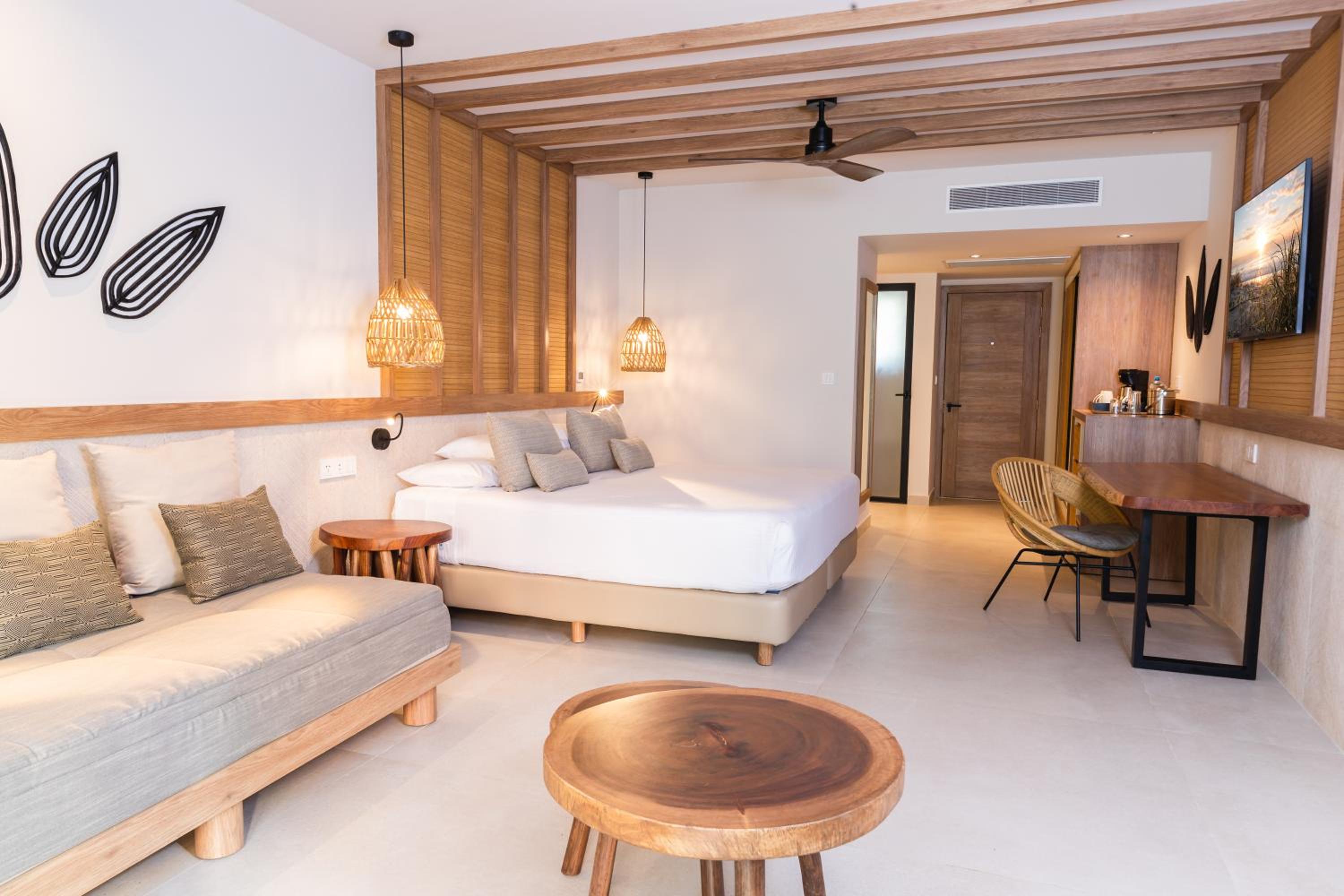 Junior Suite Deluxe con Acceso directo a la piscina (1 adulto + 1 niño)