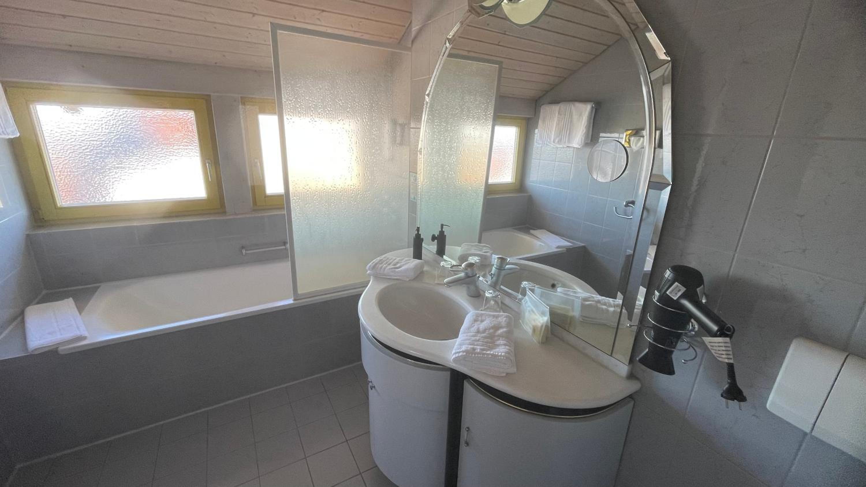 Deluxe Double or Twin Room photo 3