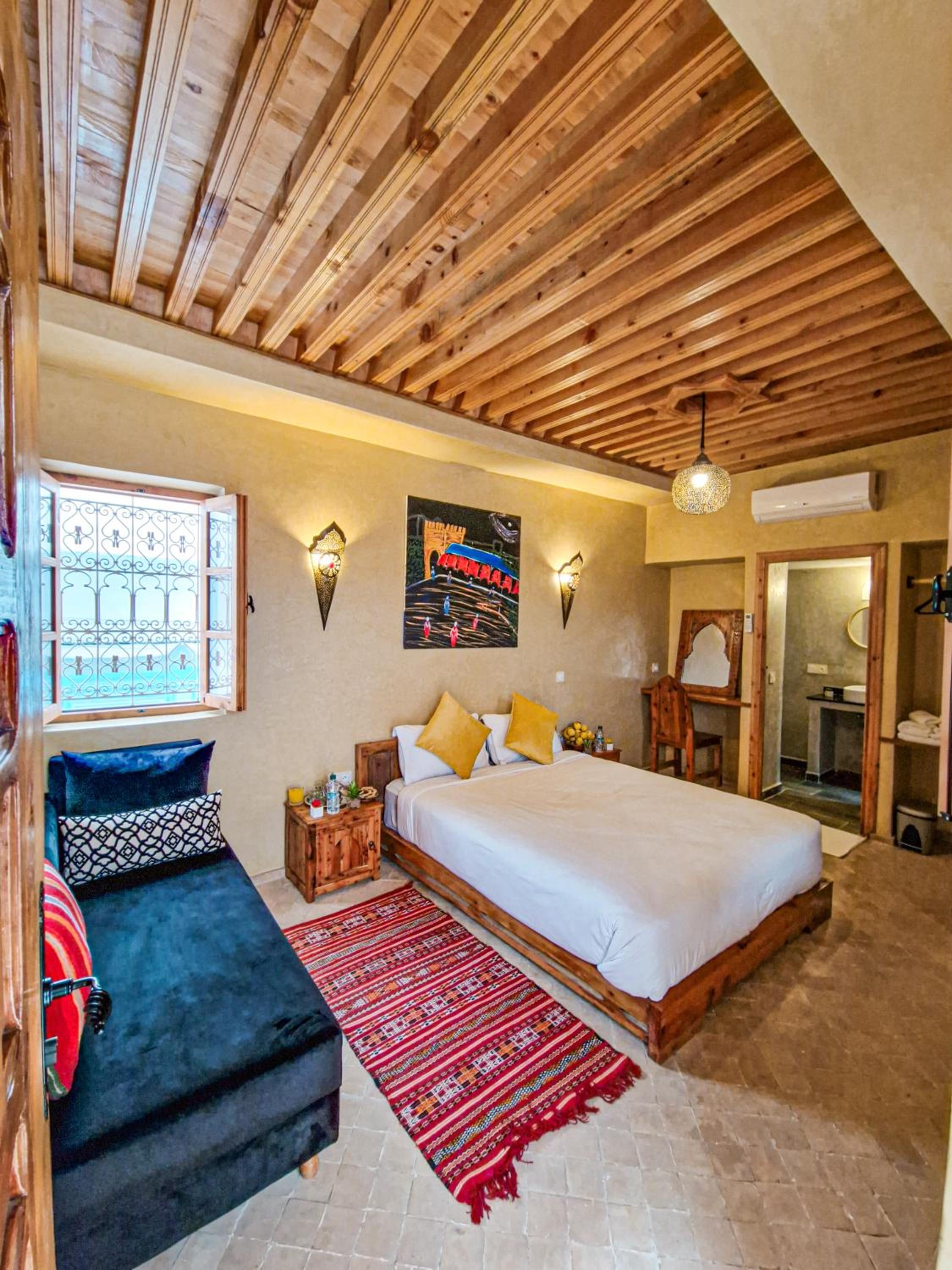 Budget Double Room - Photo 7