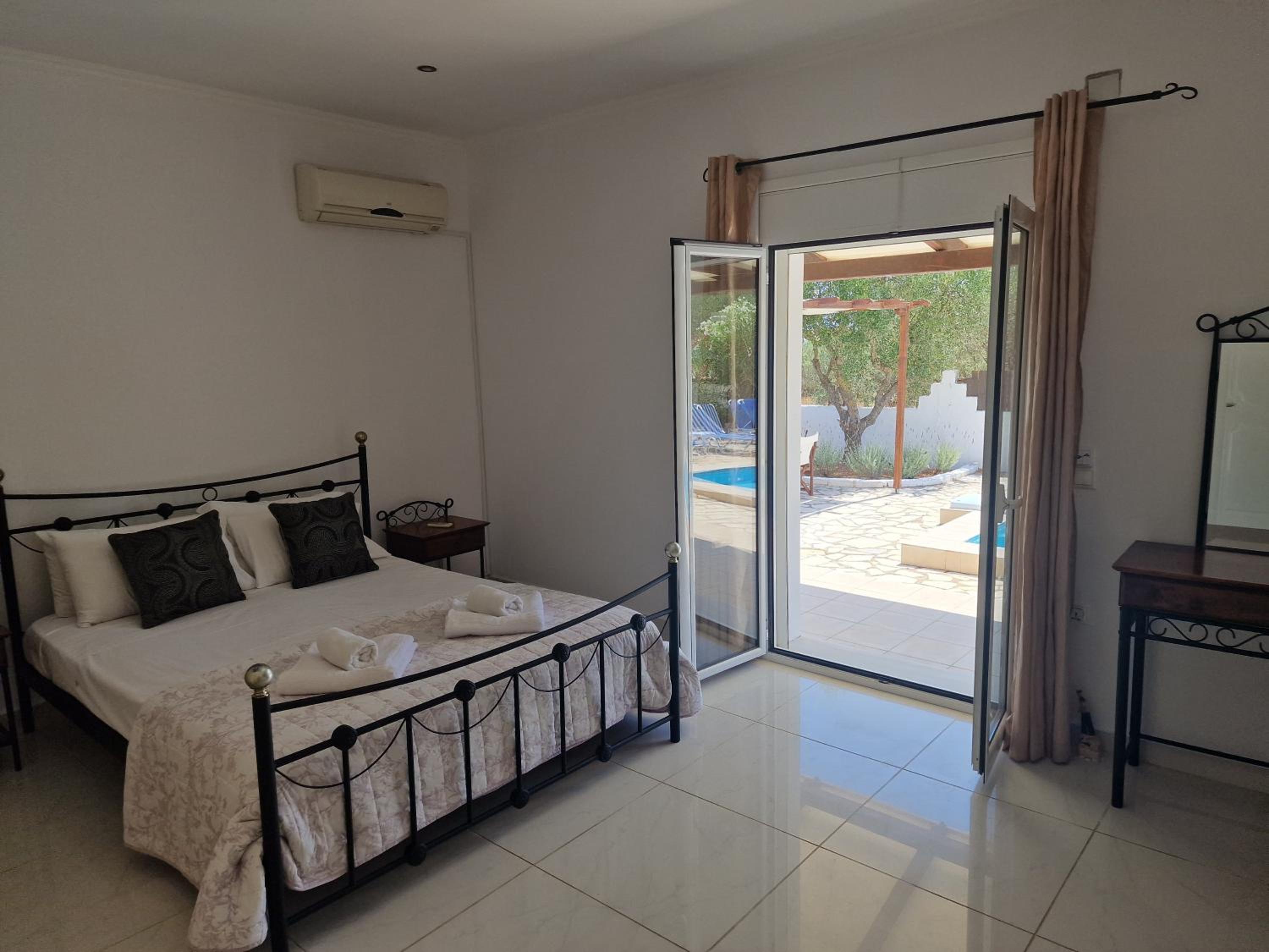 Three-Bedroom Villa photo 1