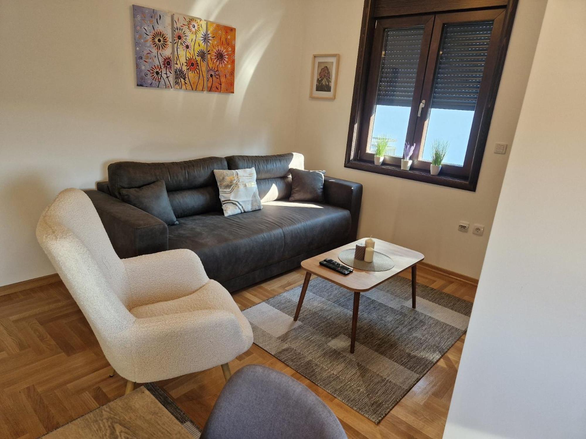 One-Bedroom Apartment photo 1