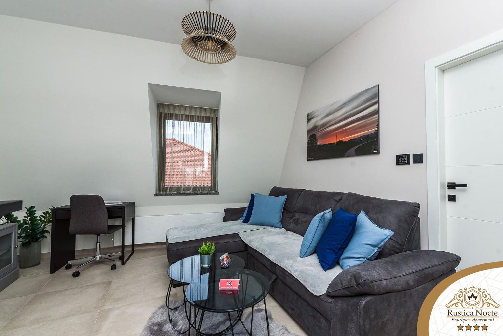  Deluxe One-Bedroom Apartment  - Photo 30