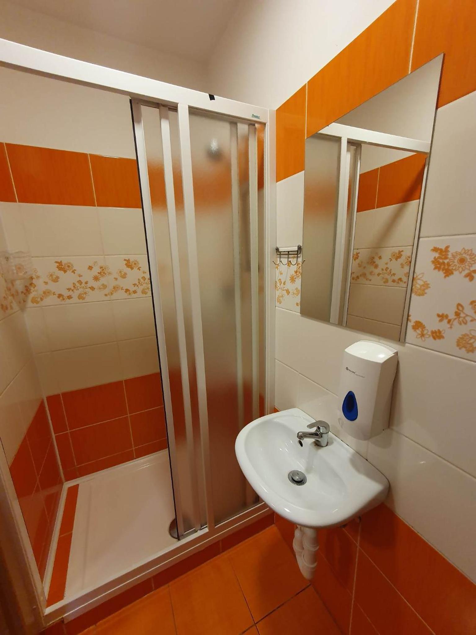 Triple Room with Private Bathroom - Photo 16