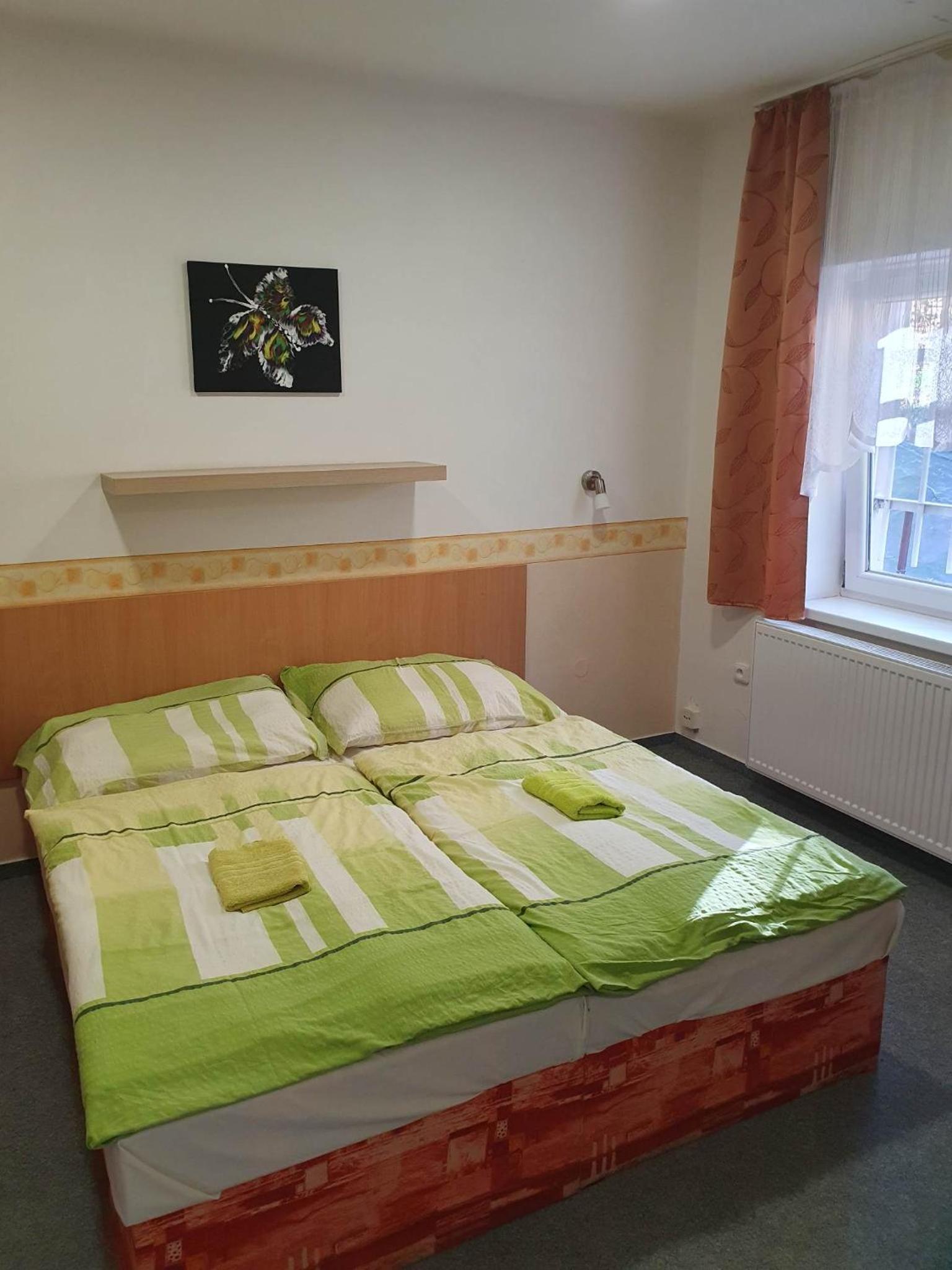 Quadruple Room with Private Bathroom - Photo 11