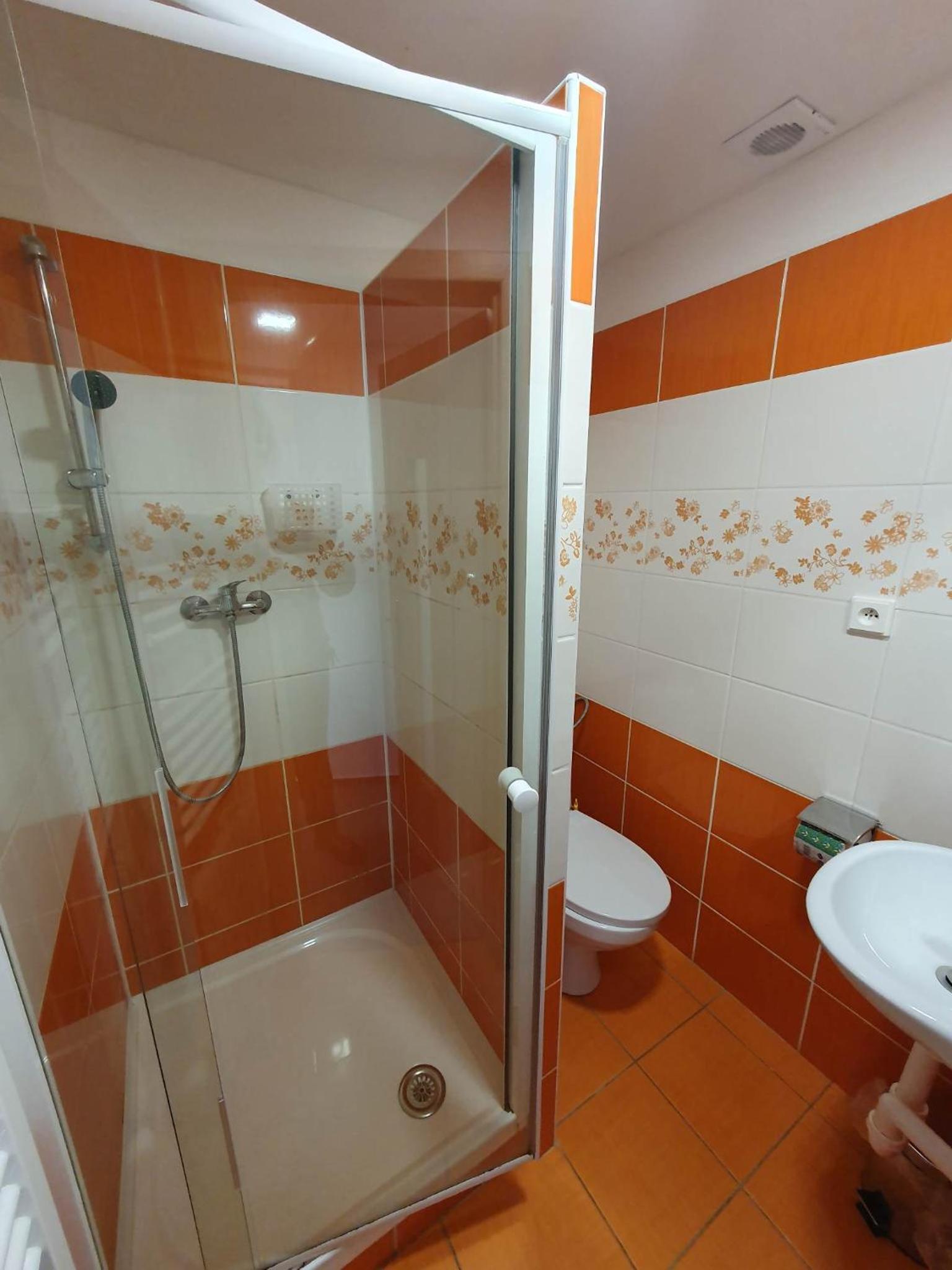 Standard Double Room 1 - Photo 16