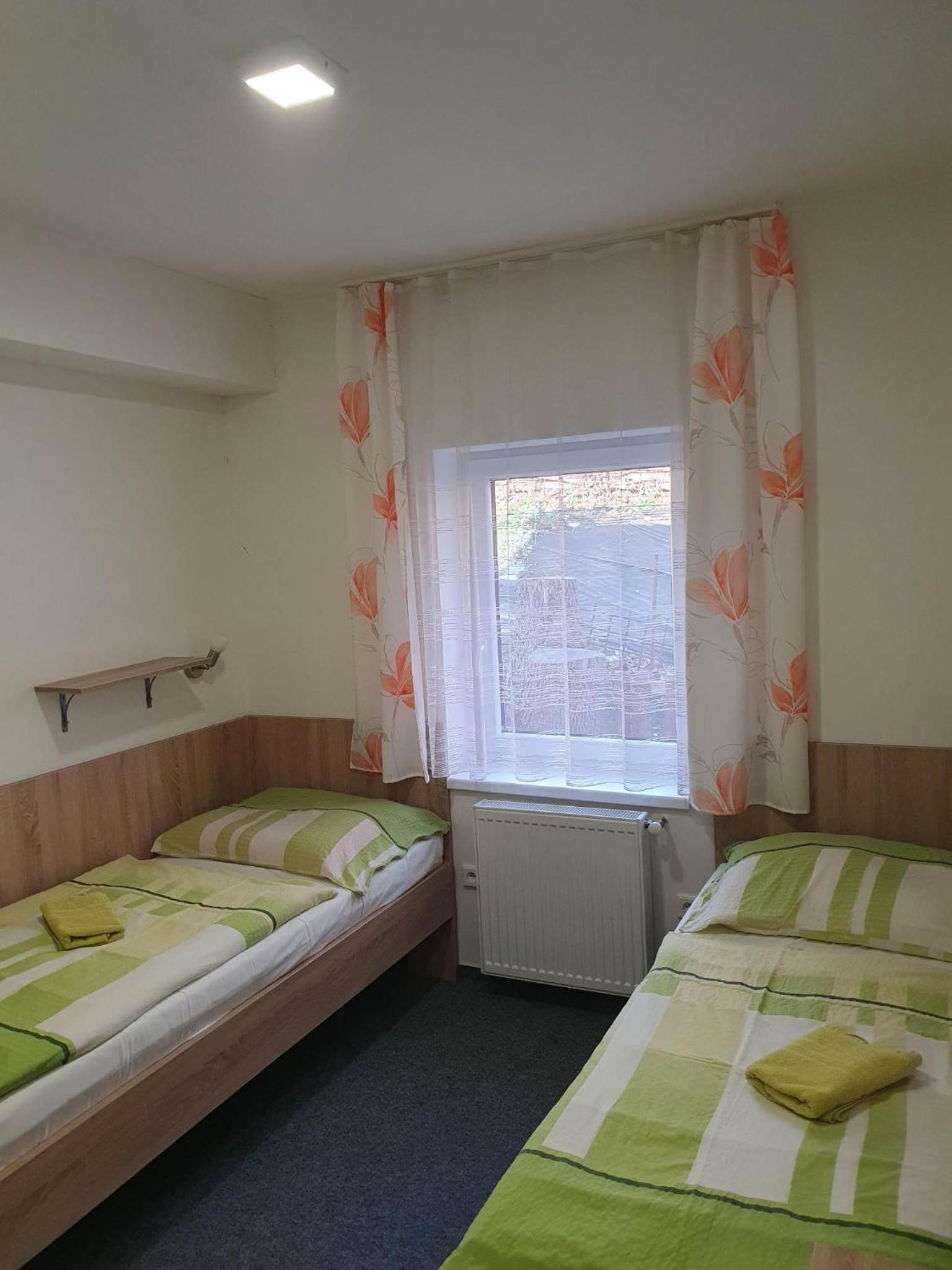 Twin Room with Bathroom - Photo 10