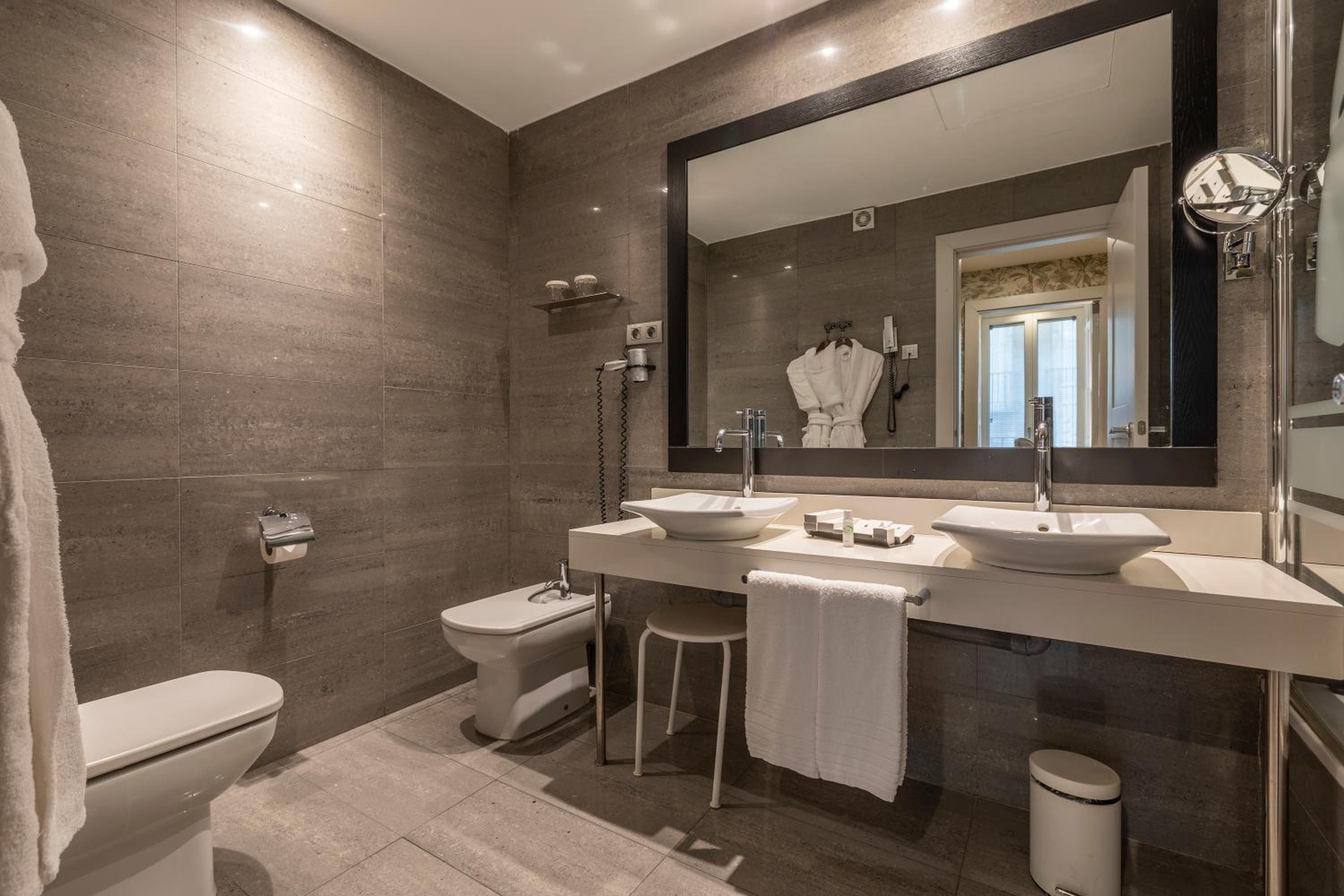 Junior Suite (3 Adults) photo 3