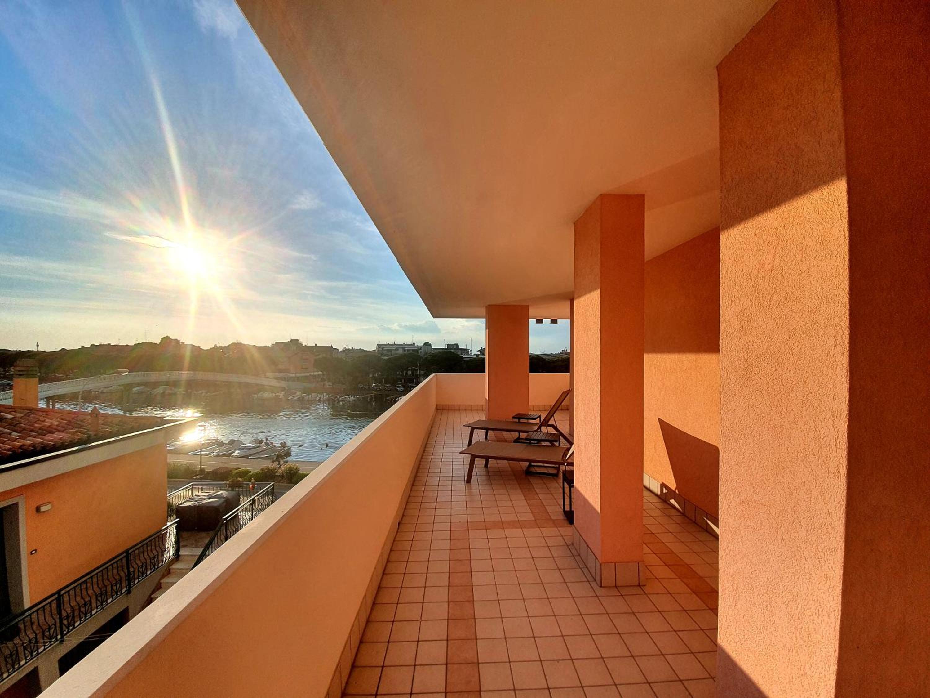 Two-Bedroom Apartment with Lagoon View photo 2