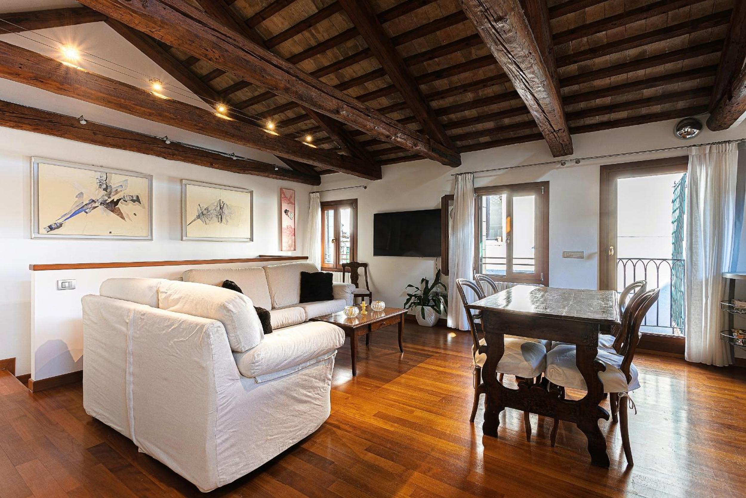 One-Bedroom Apartment photo 3