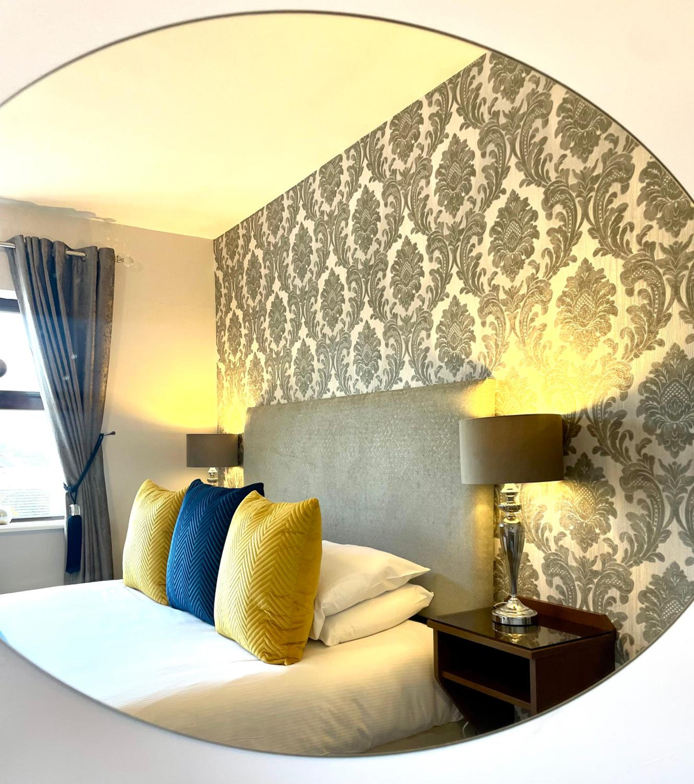 Superior King Room - Photo 7