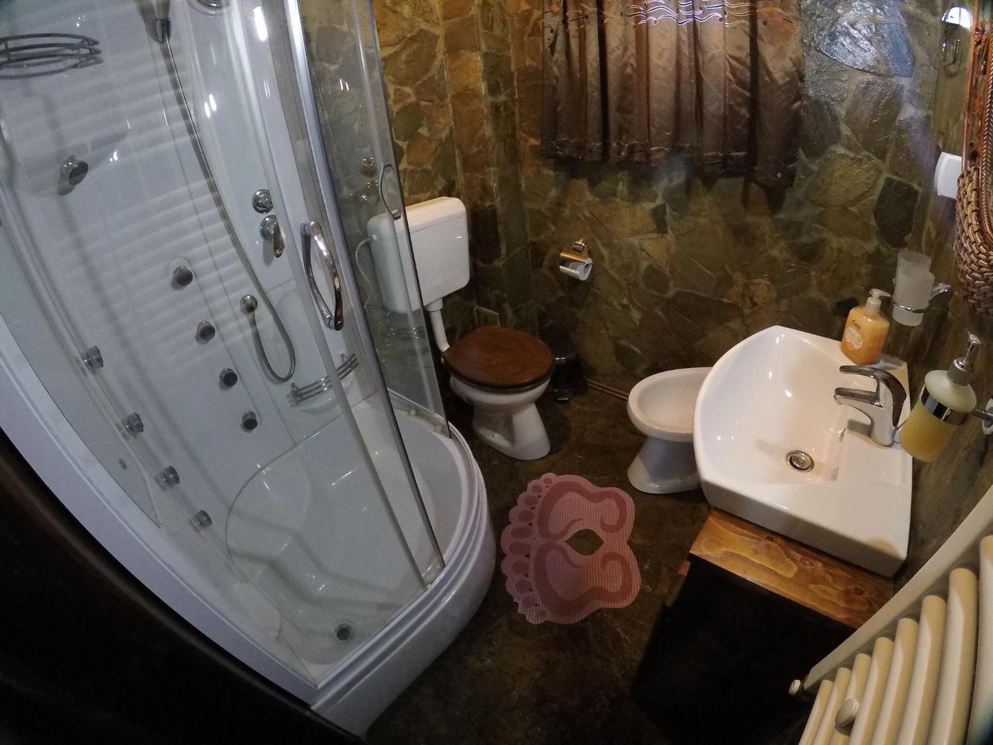 Family Room with Shower photo 2