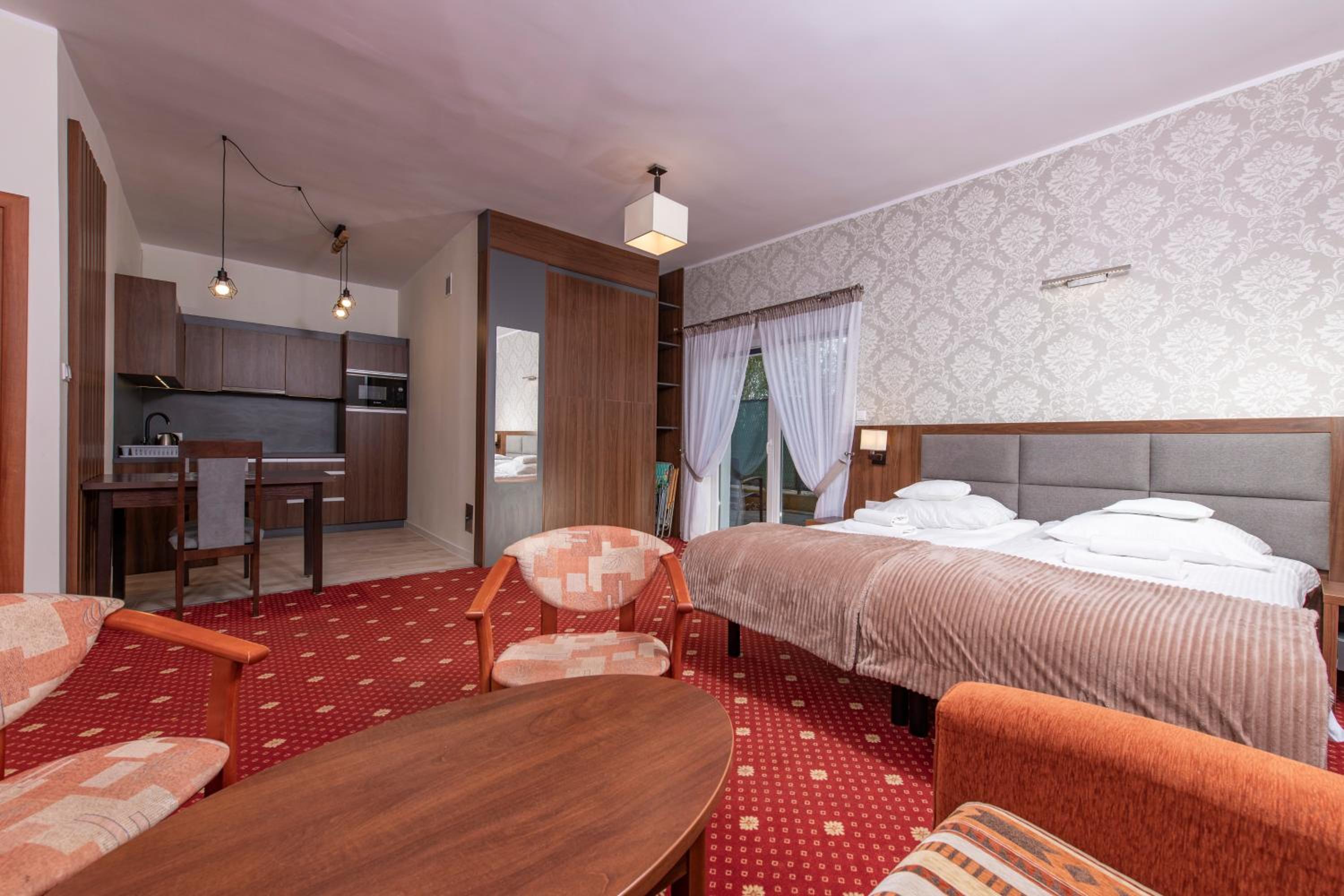 Deluxe Family Room
