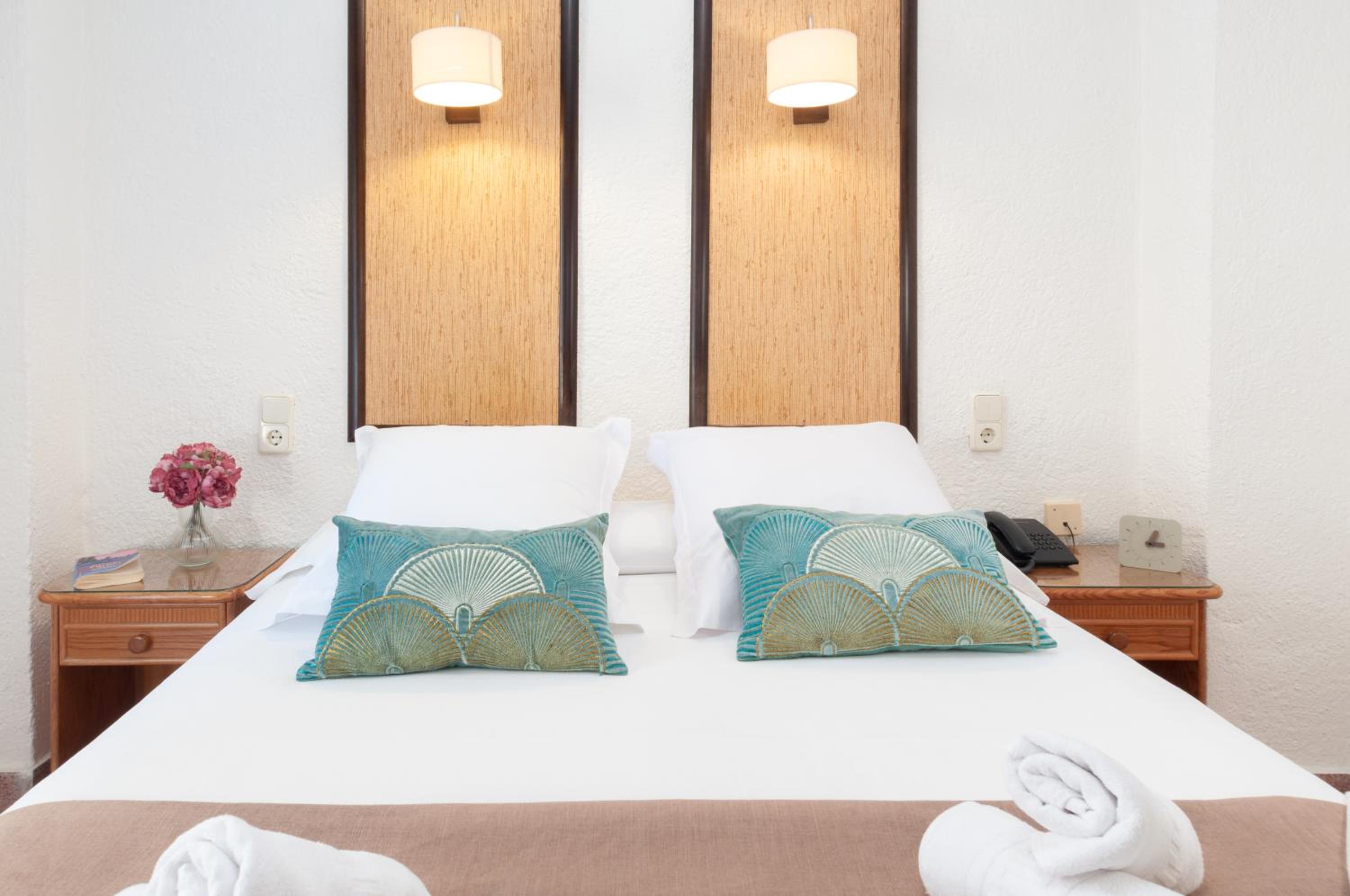 Standard Double Room - Photo 6