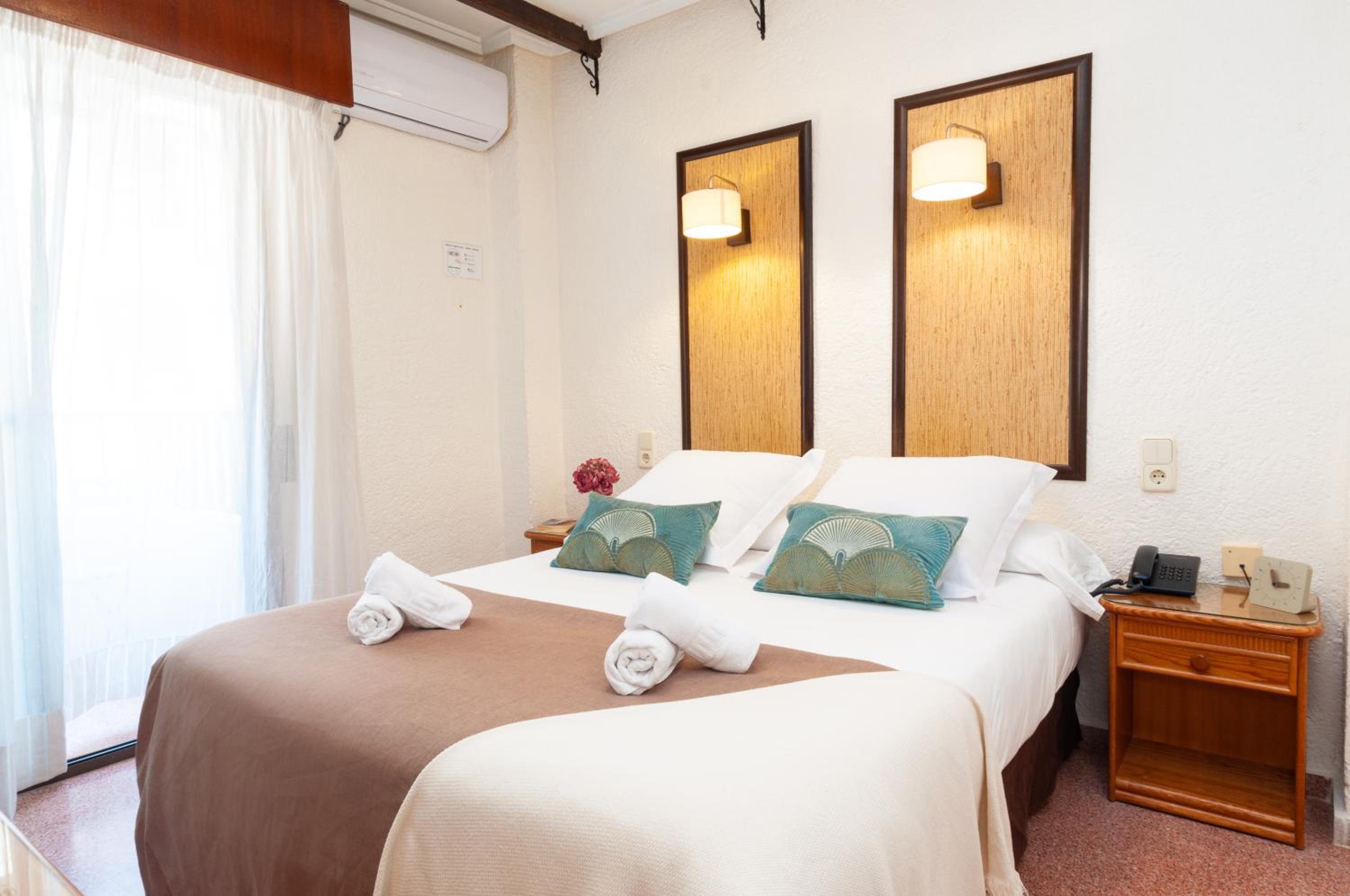 Standard Double Room - Photo 5
