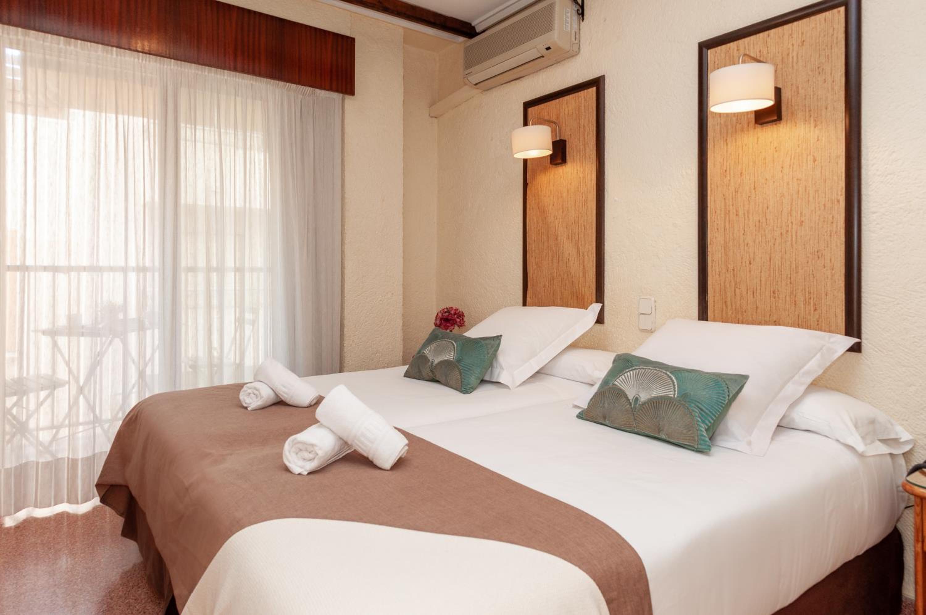 Standard Double Room - Photo 7