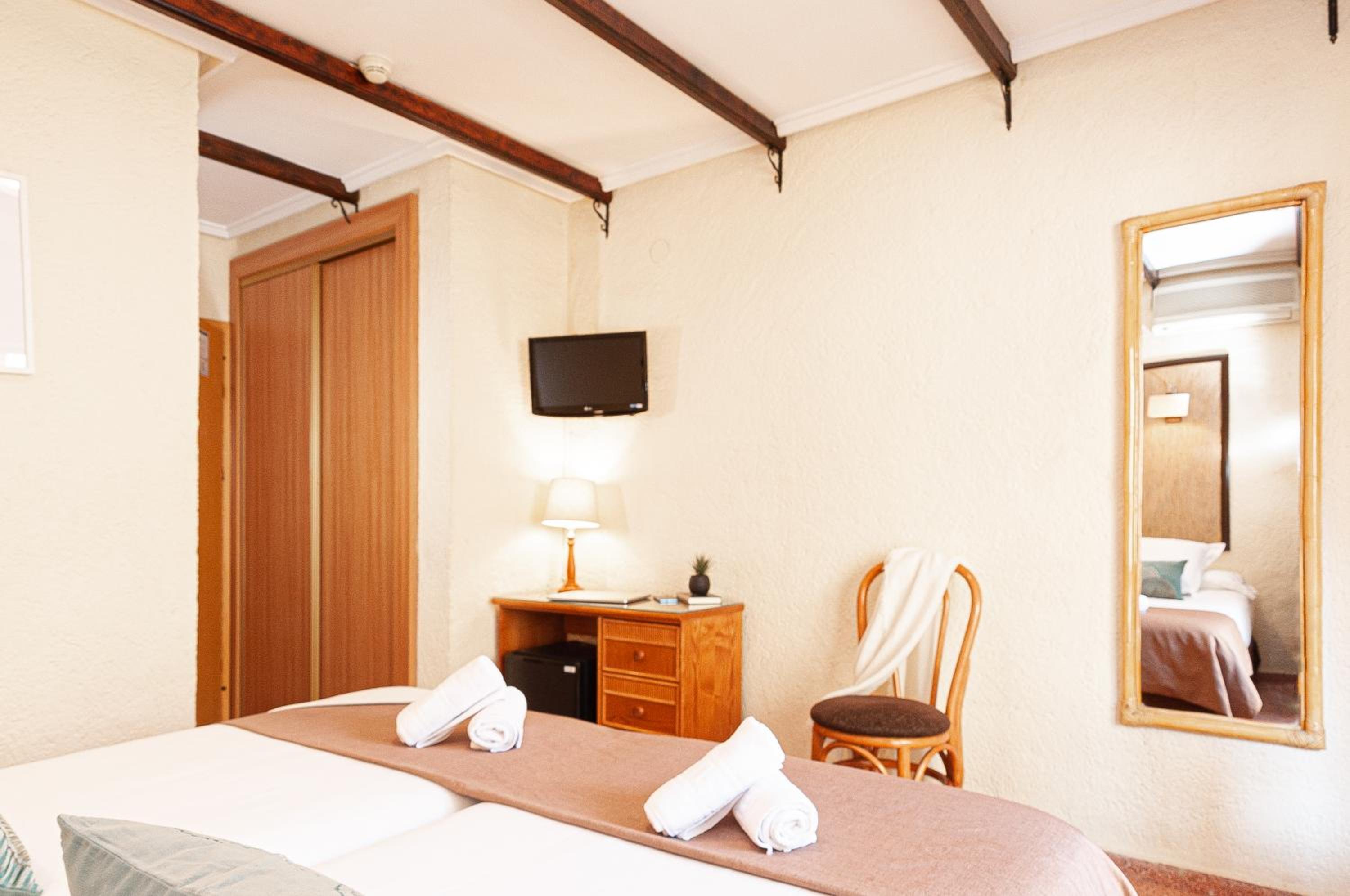 Standard Double Room - Photo 4