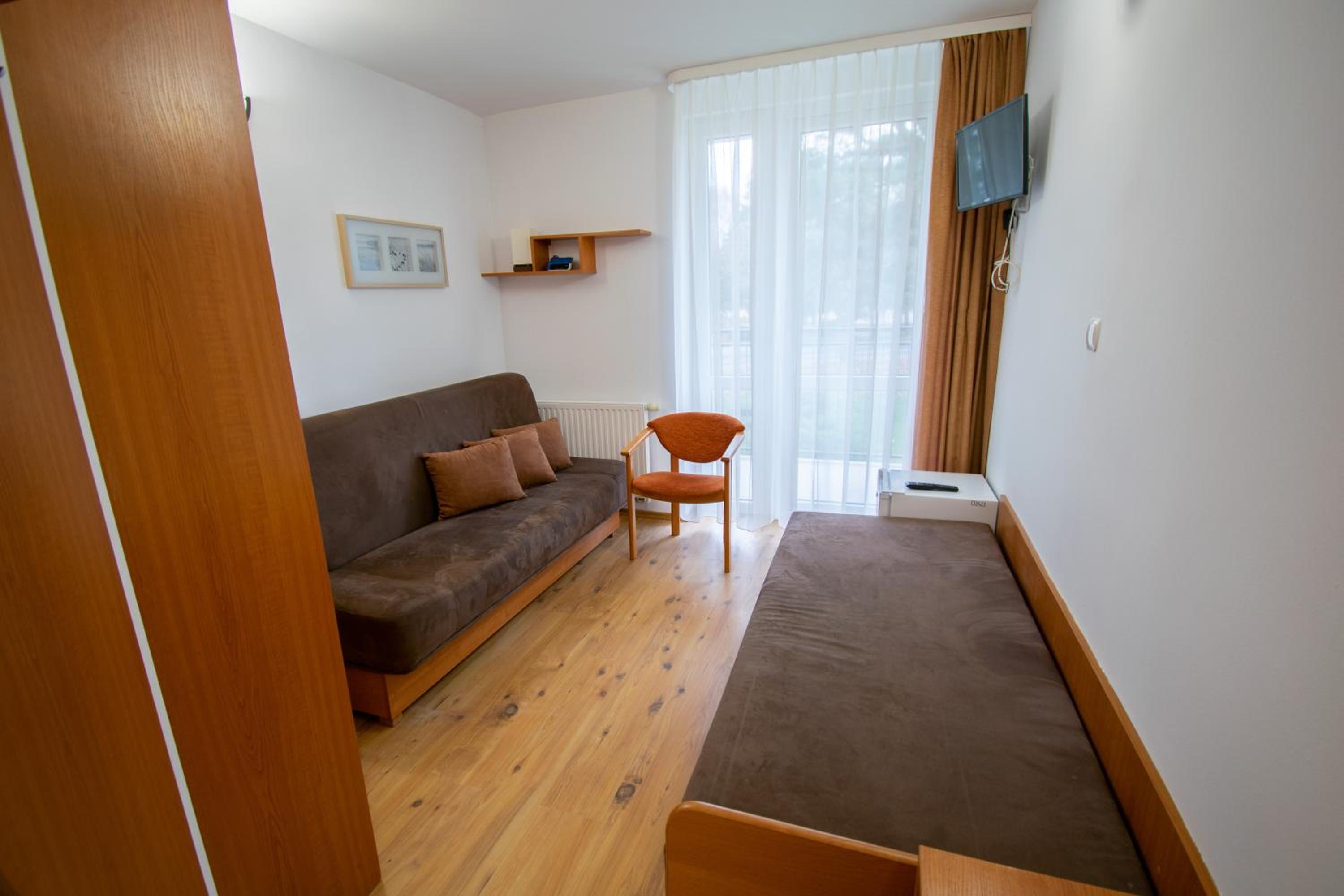 Twin Room - Photo 2