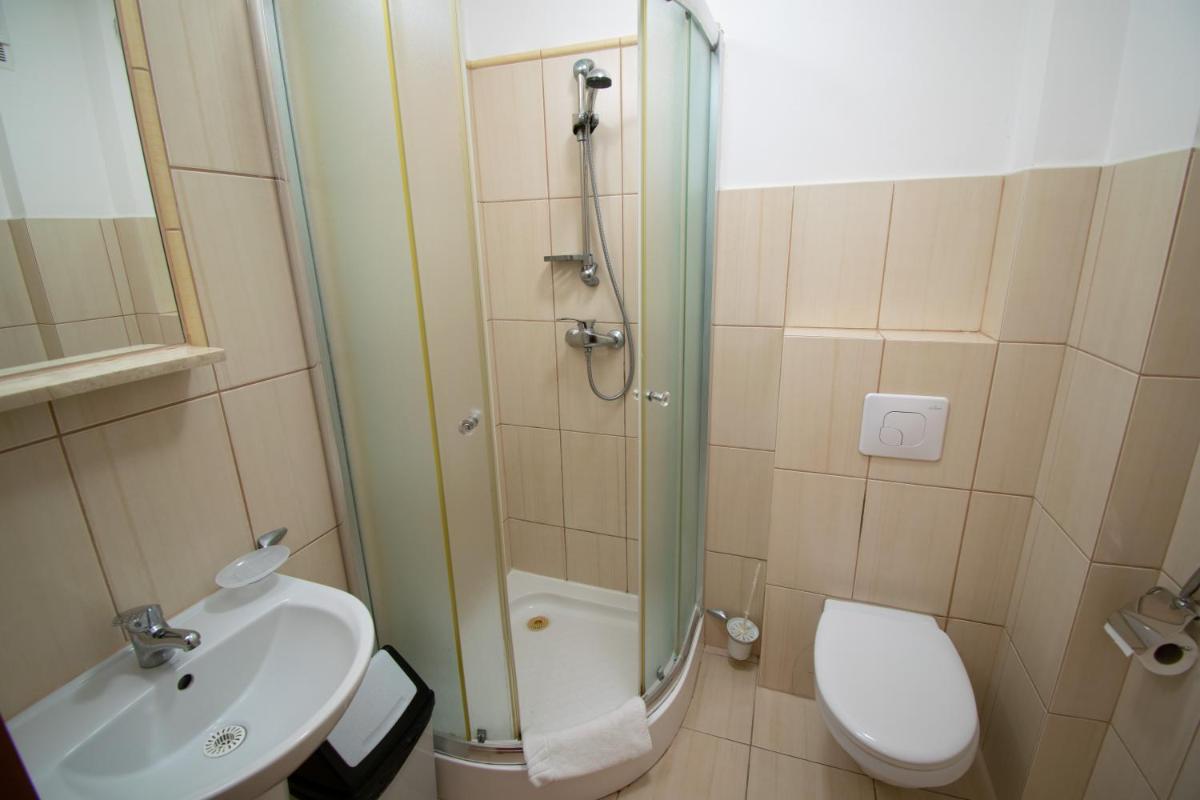 Twin Room - Photo 6