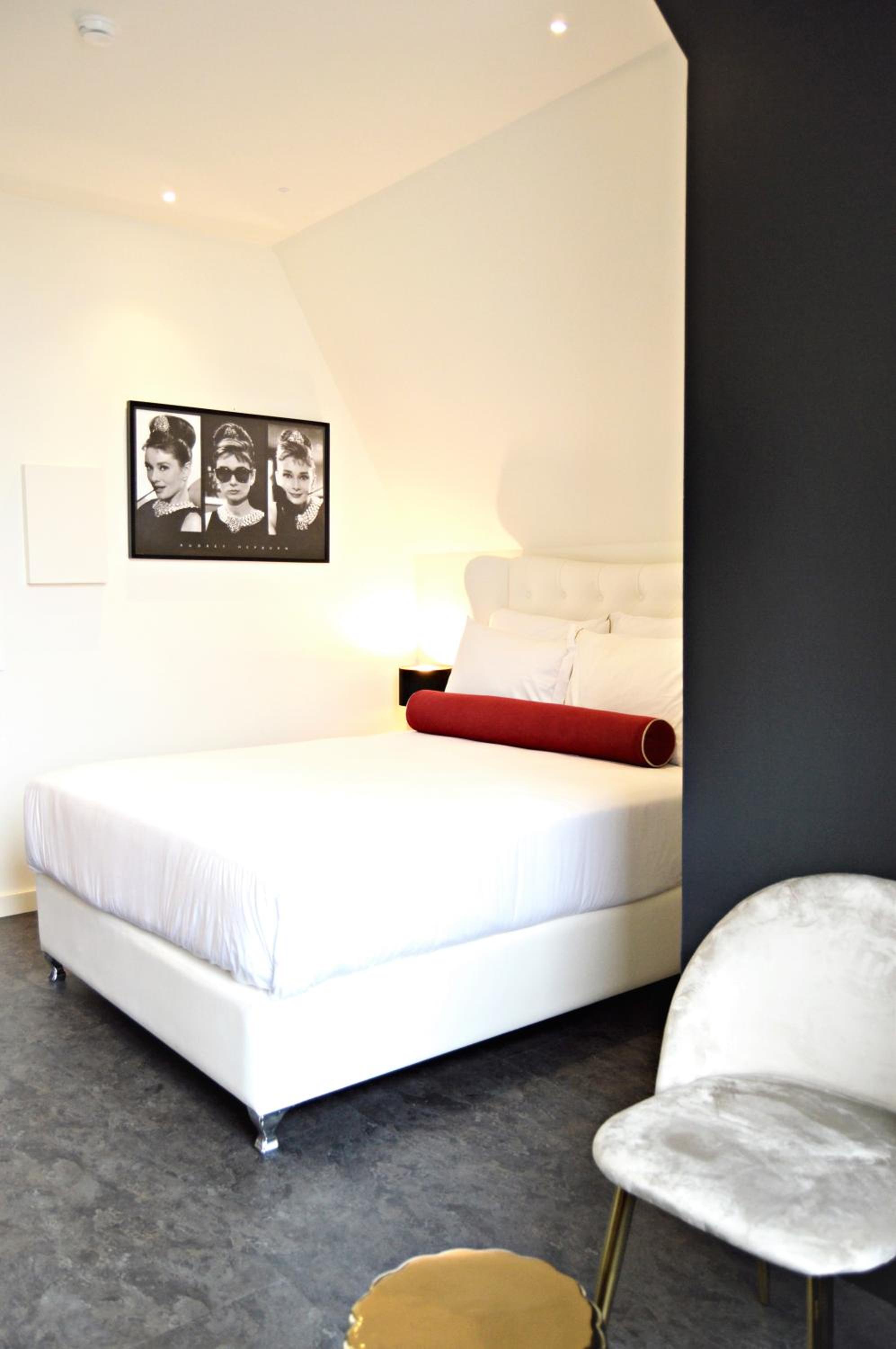 Double Room - Photo 7