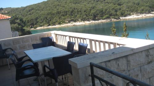 Three-Bedroom Apartment with Balcony and Sea View photo 3