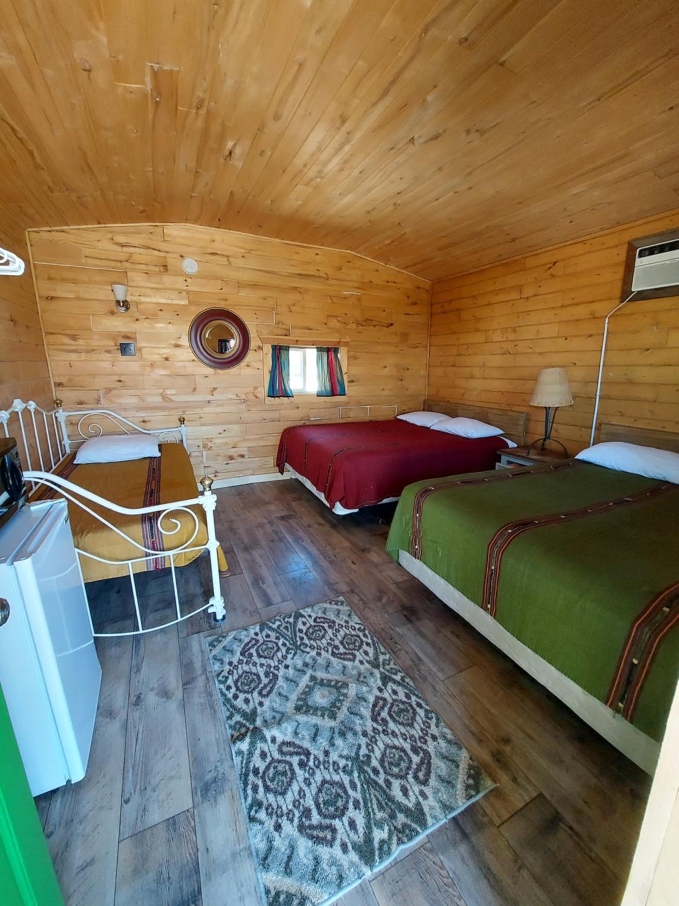 Family Room with Shared Bathroom photo 1