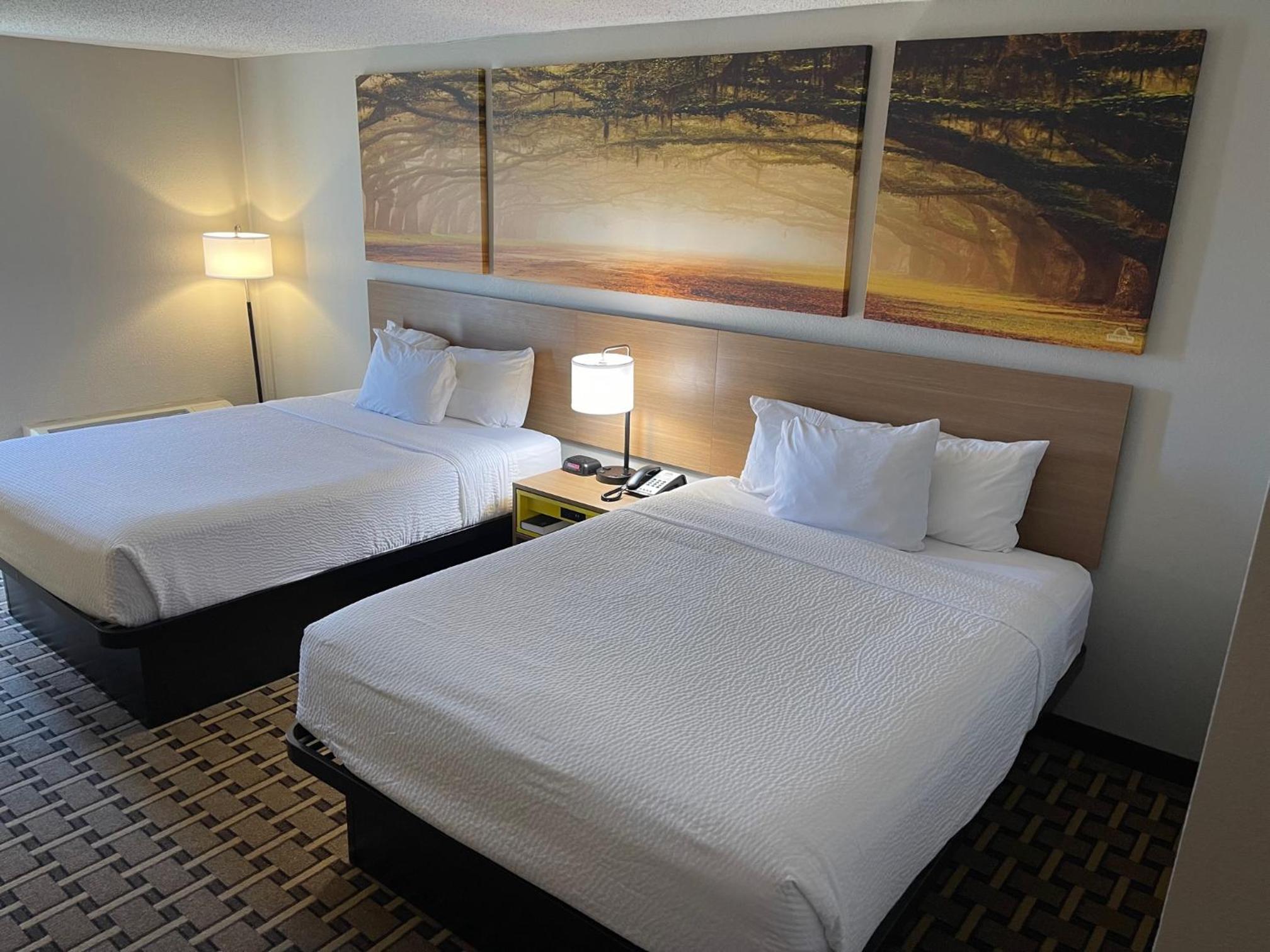 Double Room with Two Double Beds - Mobility Access/Non-Smoking photo 1