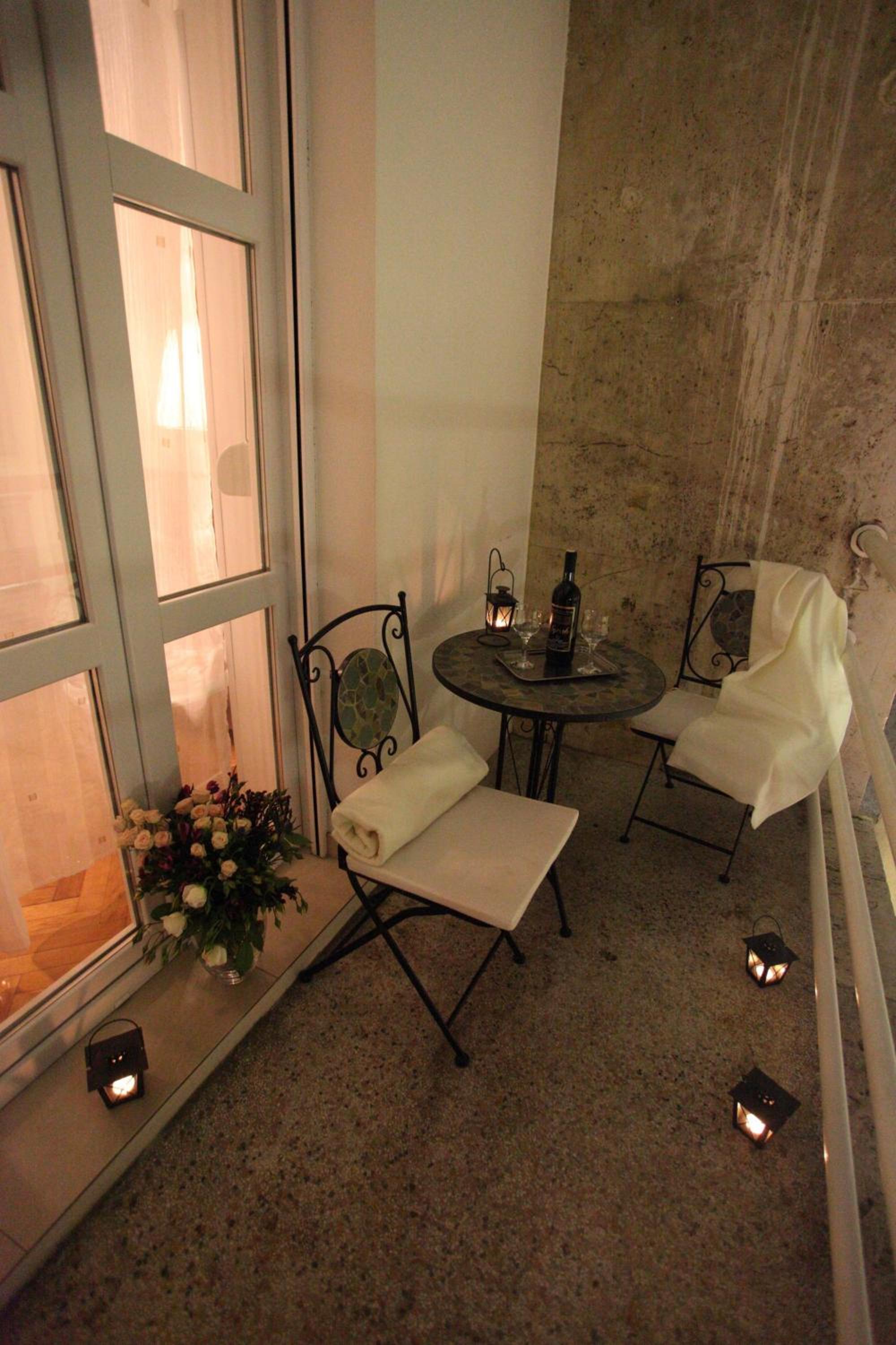 One-Bedroom Apartment with Balcony - Photo 42