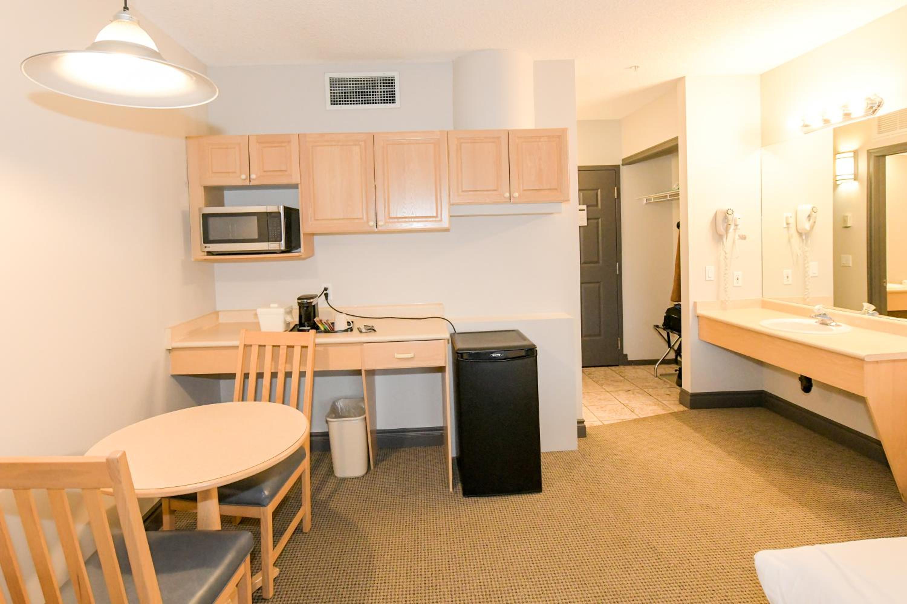 Standard King Room photo 3