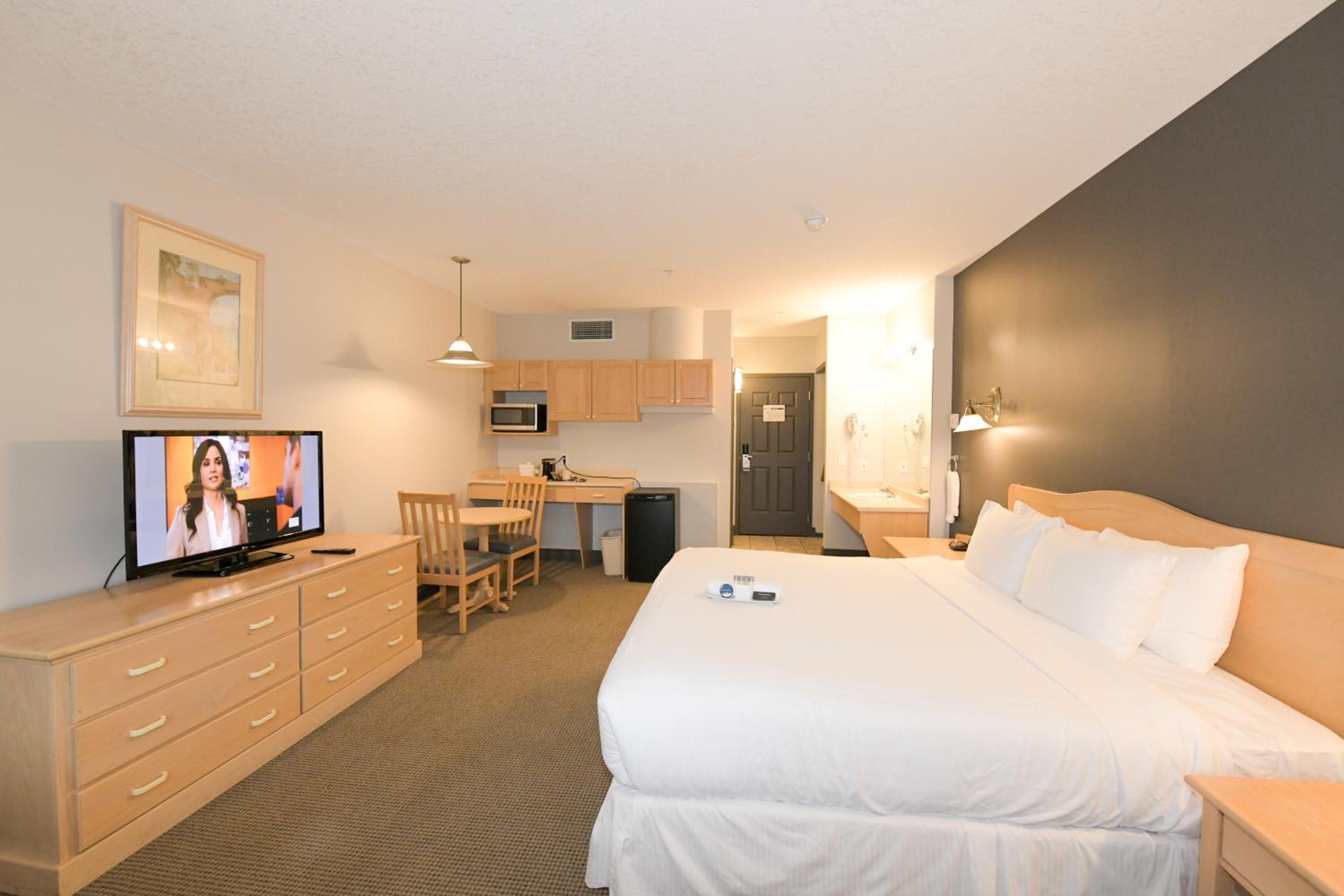 Standard King Room photo 2