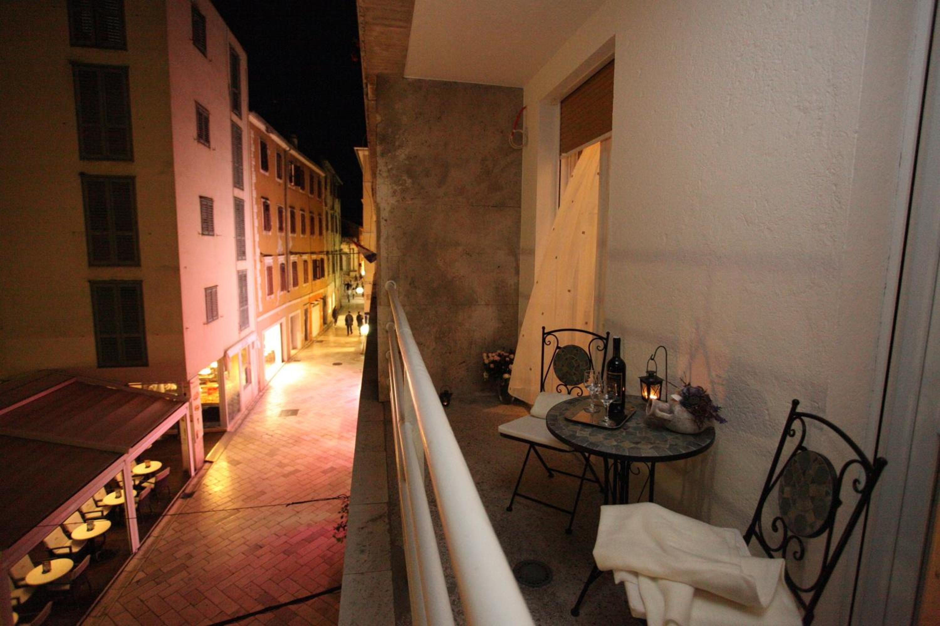 One-Bedroom Apartment with Balcony - Photo 34